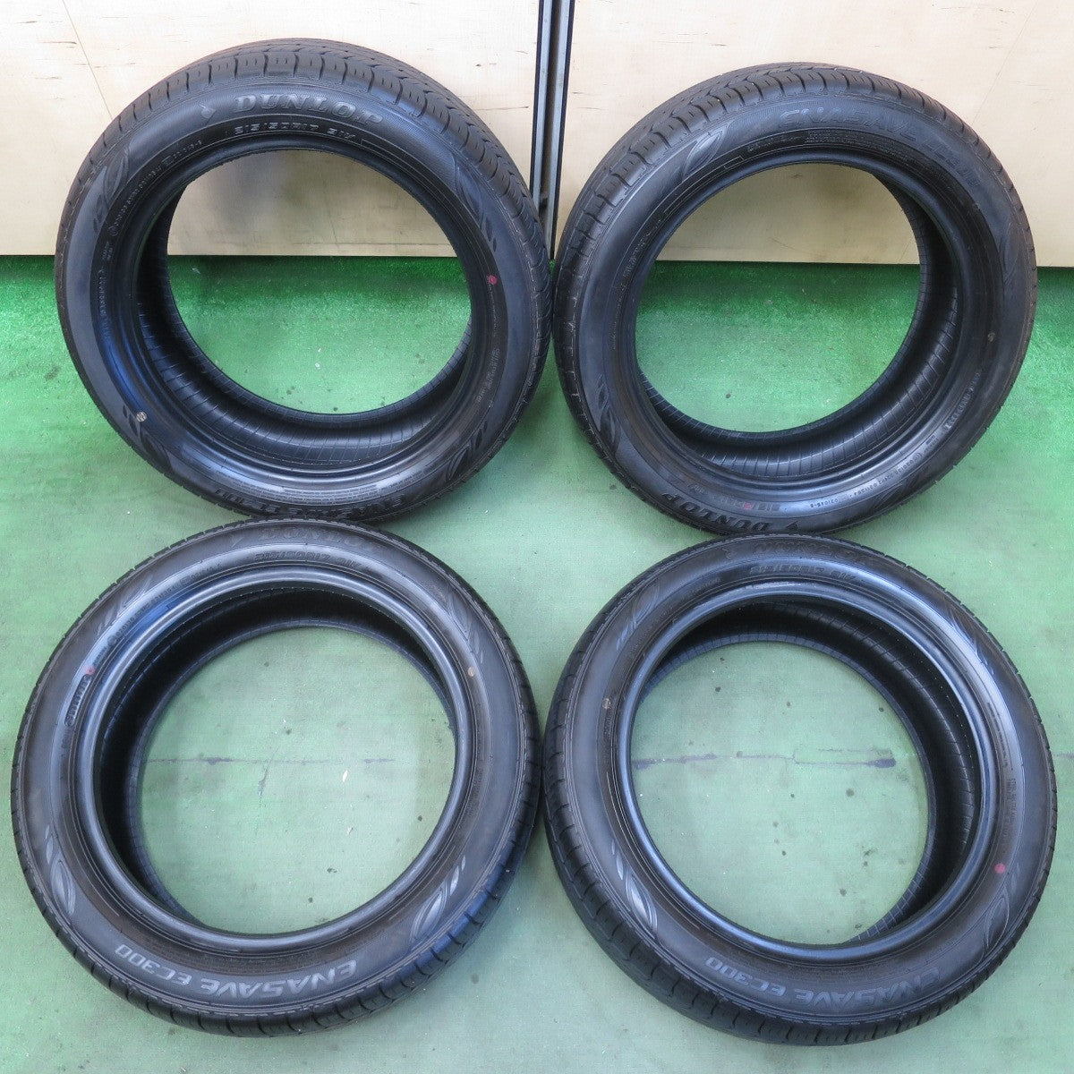 バリ溝！22年！9.5分以上★215/50R17 ダンロップ エナセーブ EC300 タイヤ 17インチ リーフ プリウスα インプレッサ 等★5112003イノタ