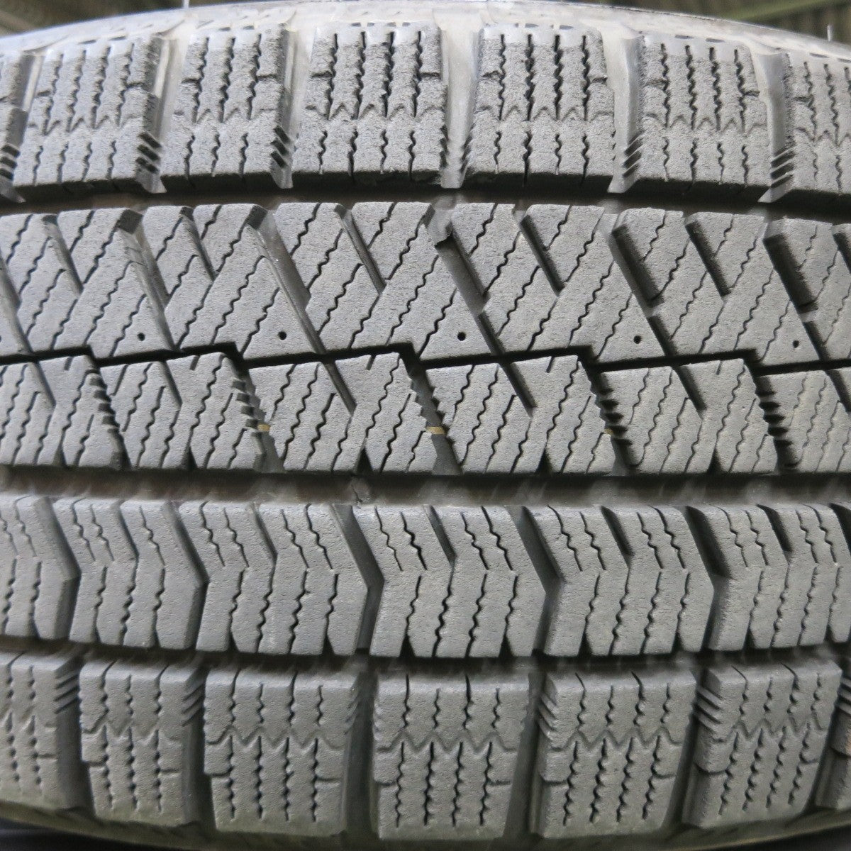 *送料無料* バリ溝！20年！キレイ！8.5分★スタッドレス LM SPORT 185/60R16 ブリヂストン ブリザック VRX2 LMスポーツ 16インチ PCD100/4H★4040213イス