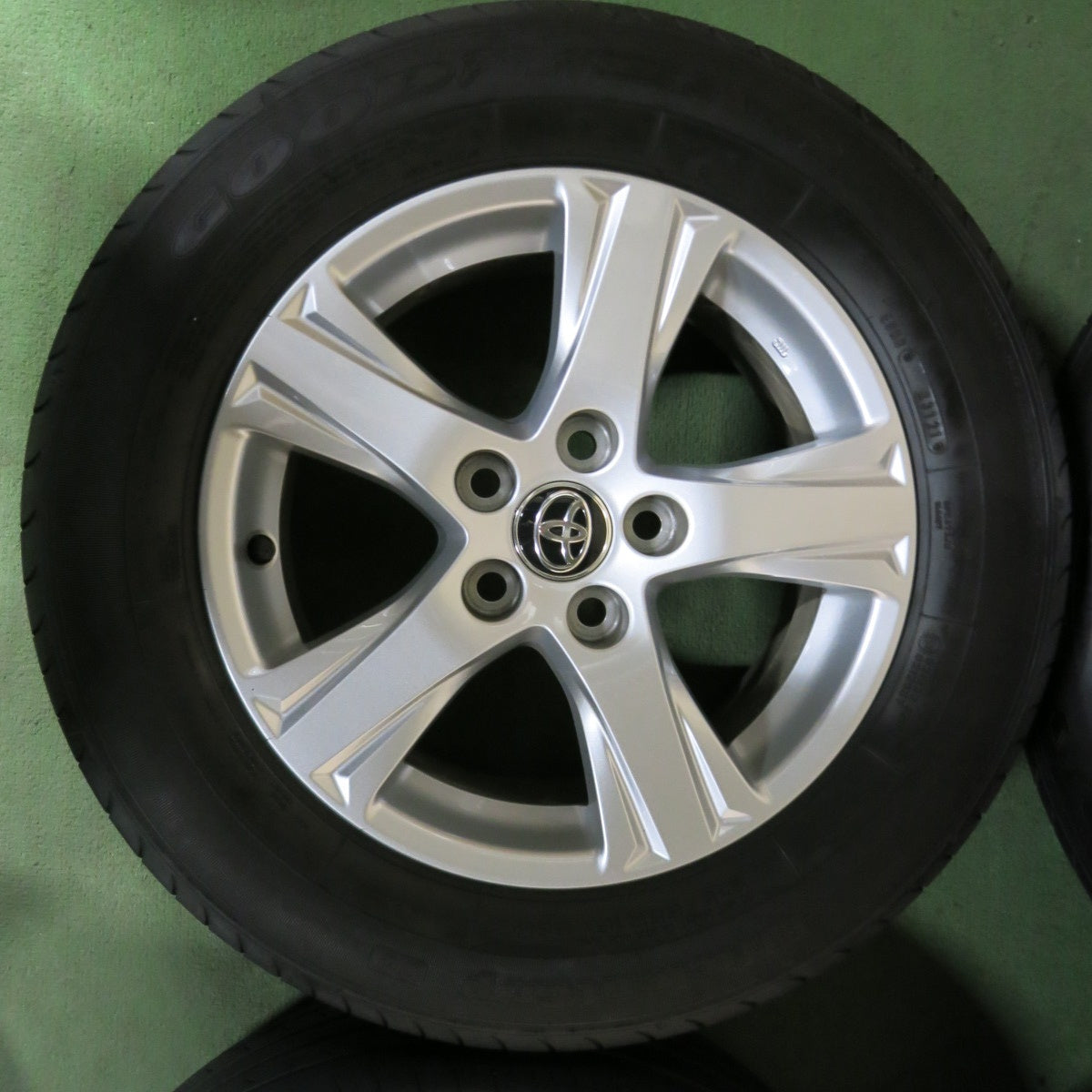 4本価格！21年★トヨタ 30系 アルファード ヴェルファイア 純正 215/65R16 グッドイヤー EfficientGrip 16インチ PCD114.3/5H★5050210SYノ