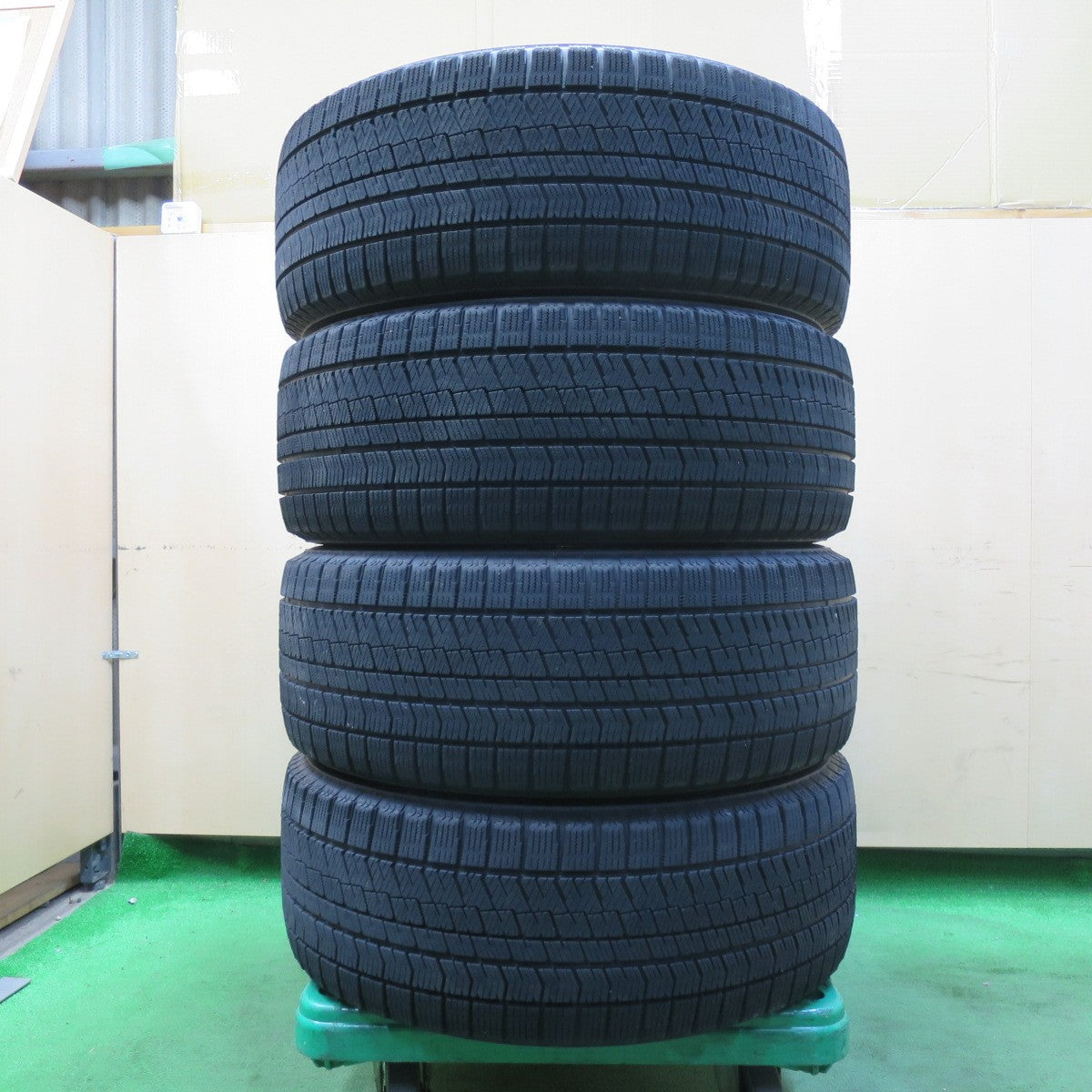 [送料無料] バリ溝！20年！キレイ！9分★スタッドレス 235/50R18 ブリヂストン ブリザック VRX2 TOPRUN トップラン 18インチ PCD114.3/5H★4103102イス