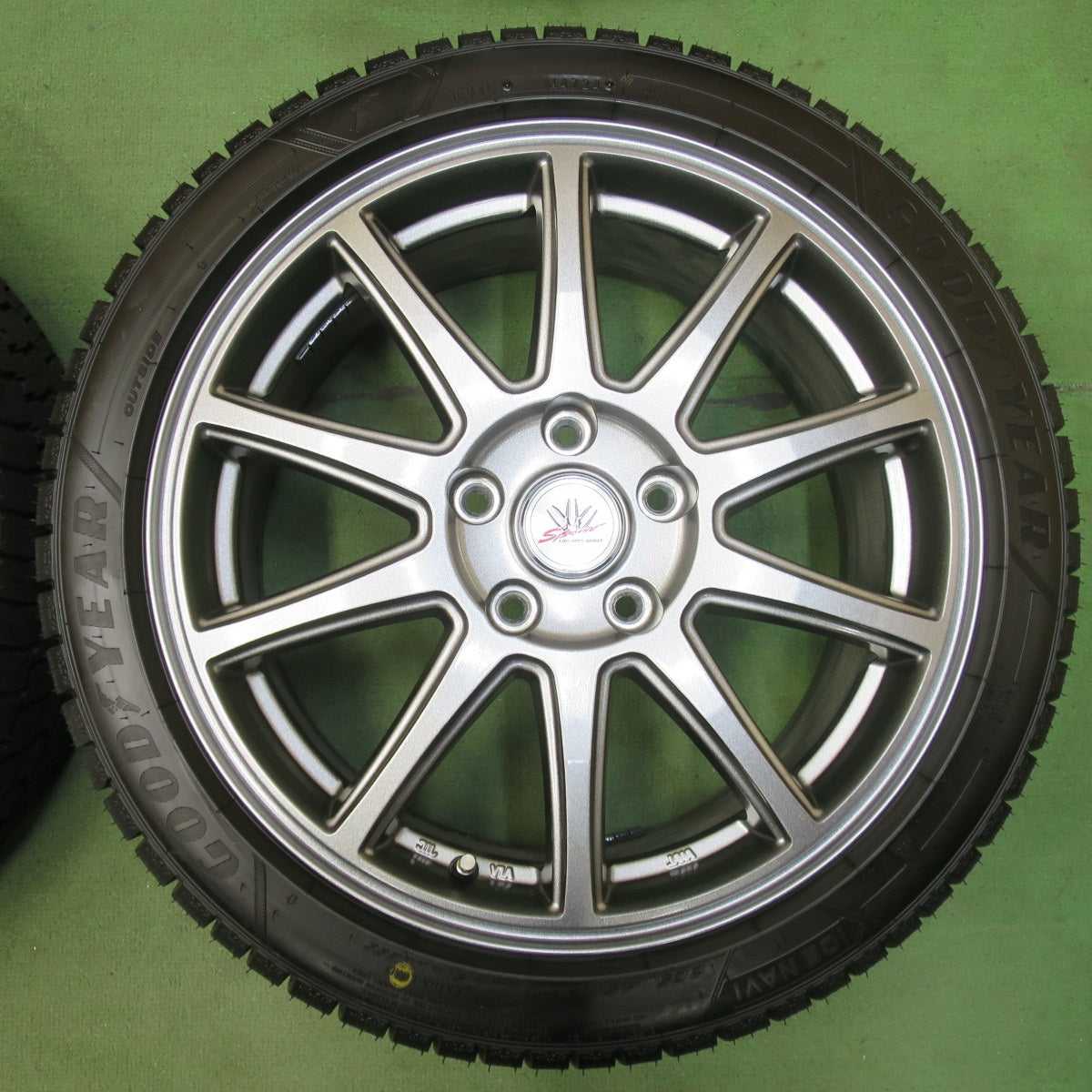 ほぼ未使用！24年！美品★LOXARNY SPORT 205/45R17 スタッドレス グッドイヤー アイスナビ8 ロクサーニ スポーツ 17インチ PCD114.3/5H★5103017イス