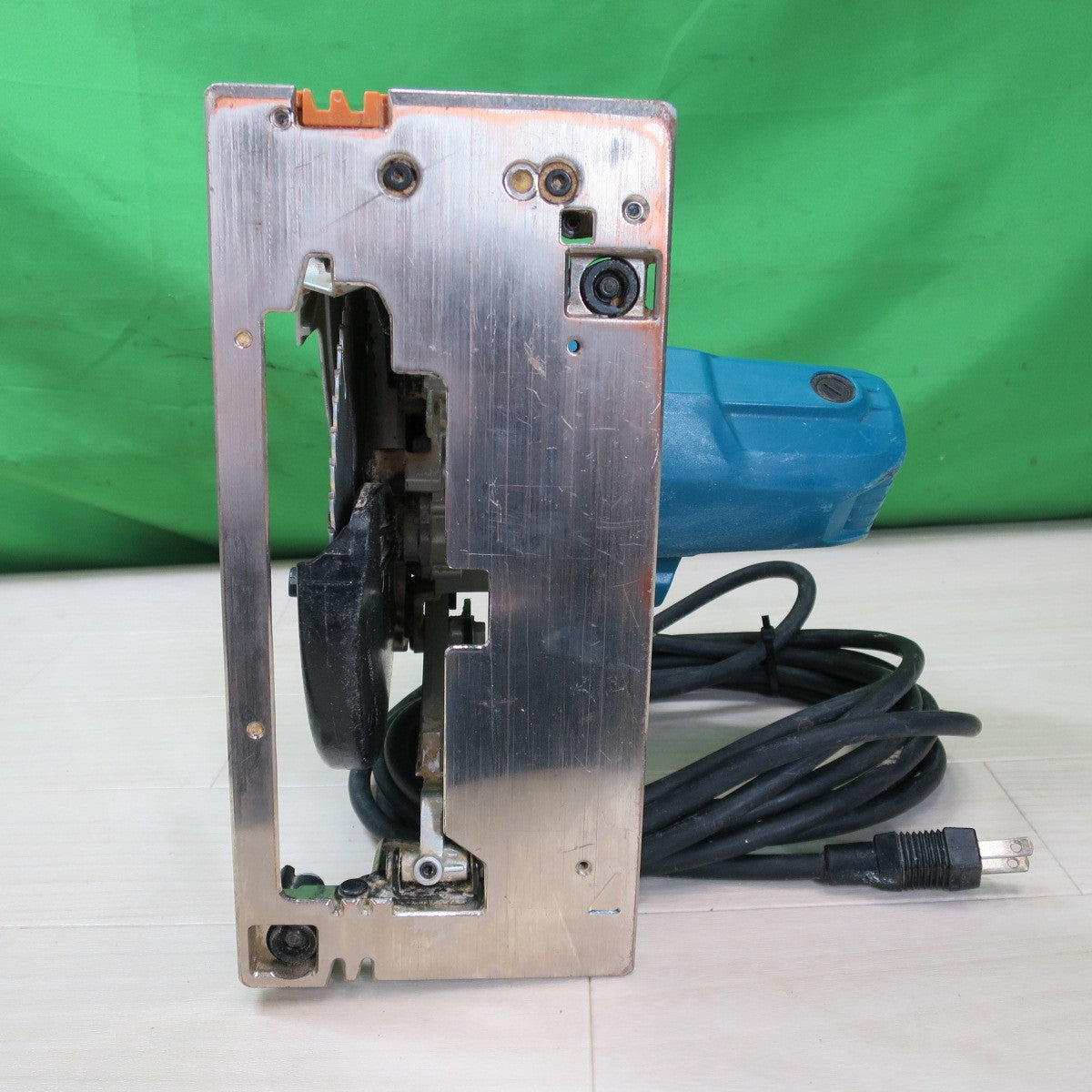 [送料無料] ☆マキタ 165mm 電子 マルノコ HS6302 電動 工具 切断機 makita 100V 木工用 丸のこ 丸ノコ 丸鋸 コード式☆