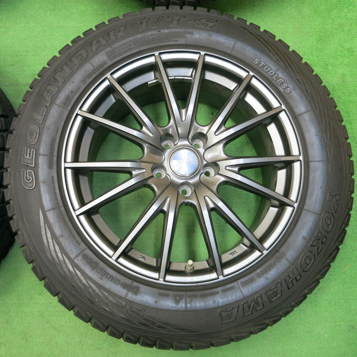 *送料無料* センサー付！バリ溝！綺麗！9分★レクサス等 235/65R18 スタッドレス ヨコハマ ジオランダー i/T-S VELVA SPORT PCD114.3/5H★4042919イス