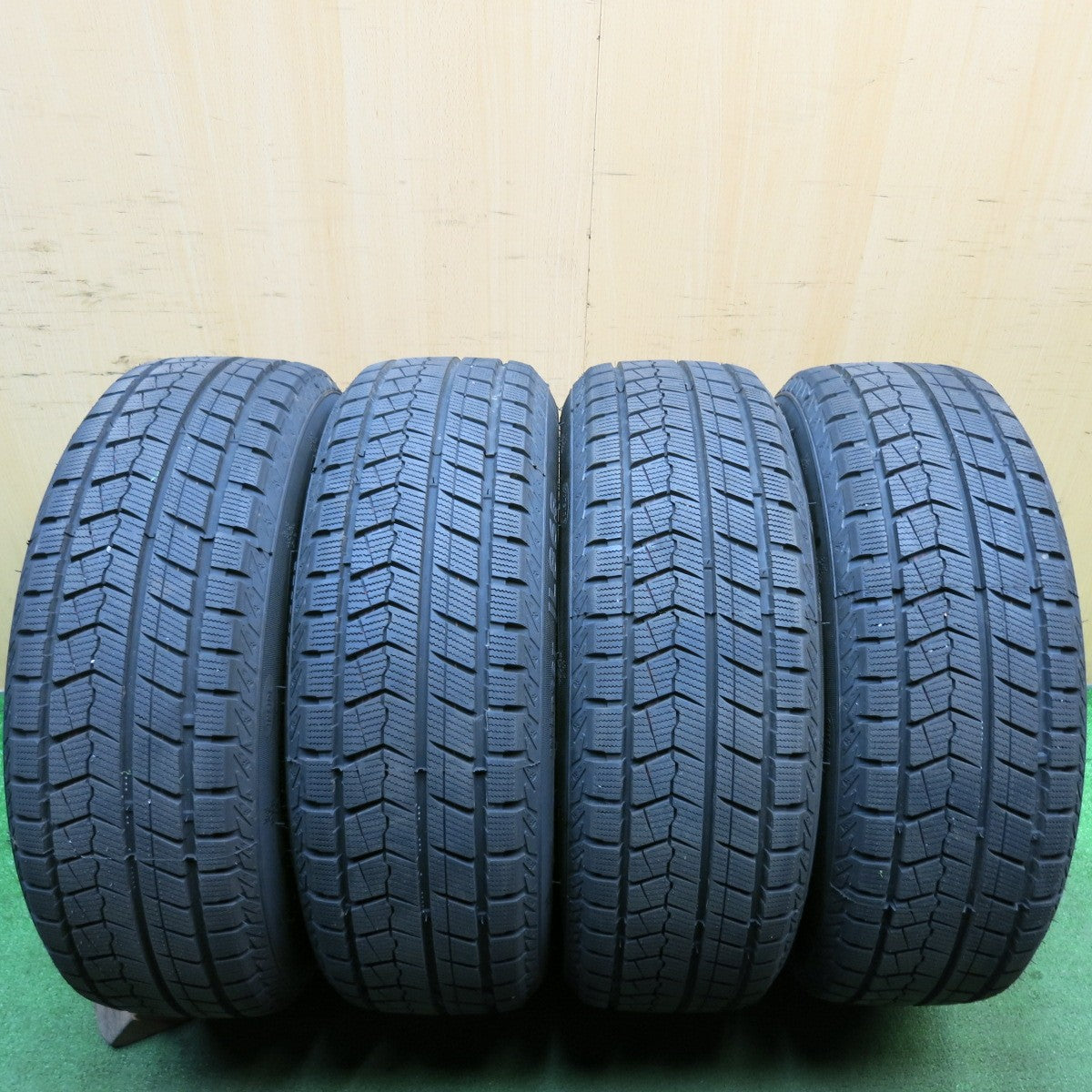 タイヤほぼ未使用！24年！キレイ★スタッドレス 205/60R16 アイリンク ウインター IL868 SIBILLA NEXT W5 シビラ 16インチ PCD114.3/5H★5050704AKス