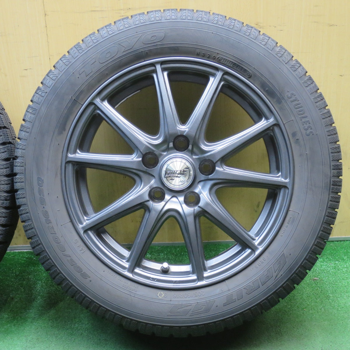 バリ溝！キレイ！9分◎スタッドレス 205/60R16 トーヨー ガリット G5 FINAL SPEED MiD ファイナル スピード 16インチ PCD114.3/5H◎6072406NJス