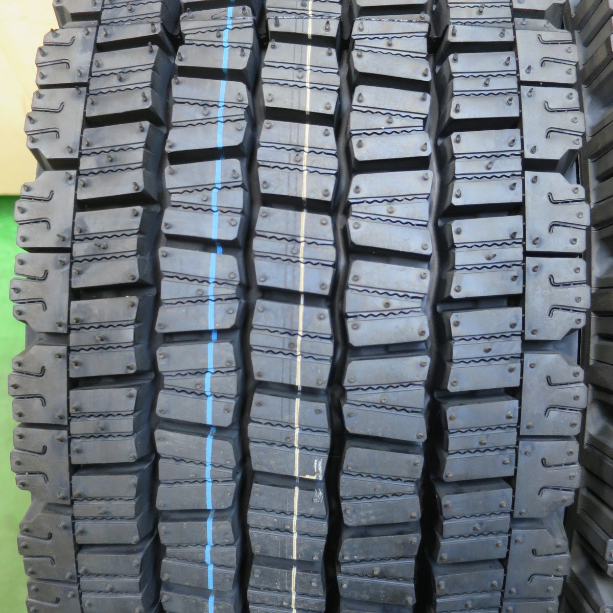 未使用！25年！2本★トラック タイヤ 245/70R19.5 136/134J スタッドレス ダンロップ デクテス SP081 DECTES 19.5インチ★5111601イスタ