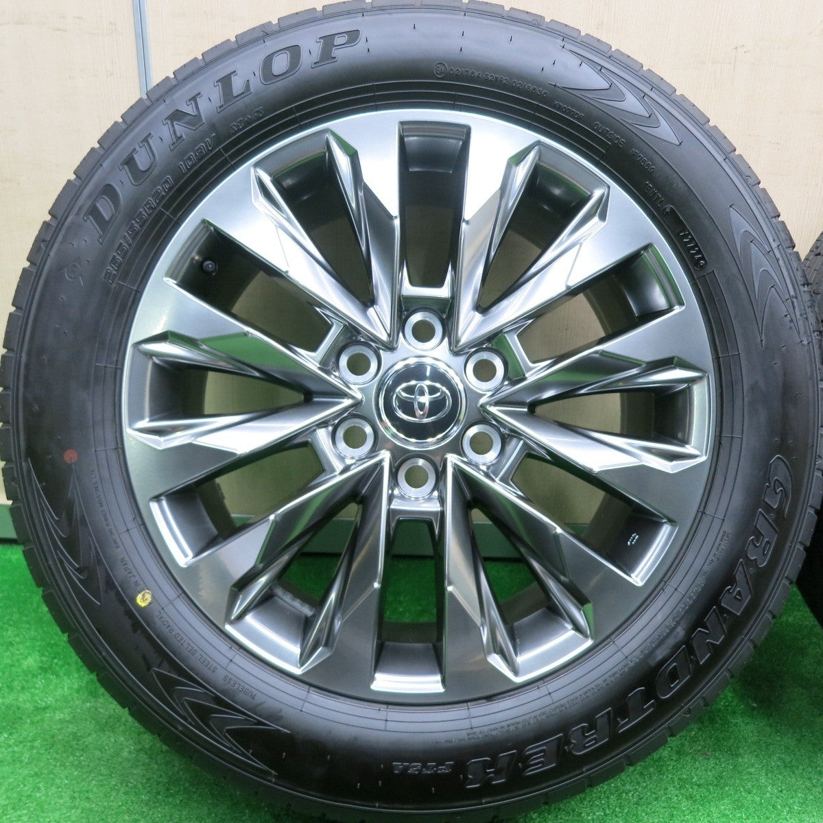 新車外し！24年★トヨタ ランクル 300 ZX 純正 265/55R20 ダンロップ グラントレック PT5A 20インチ PCD139.7/6H★4091503HAノ