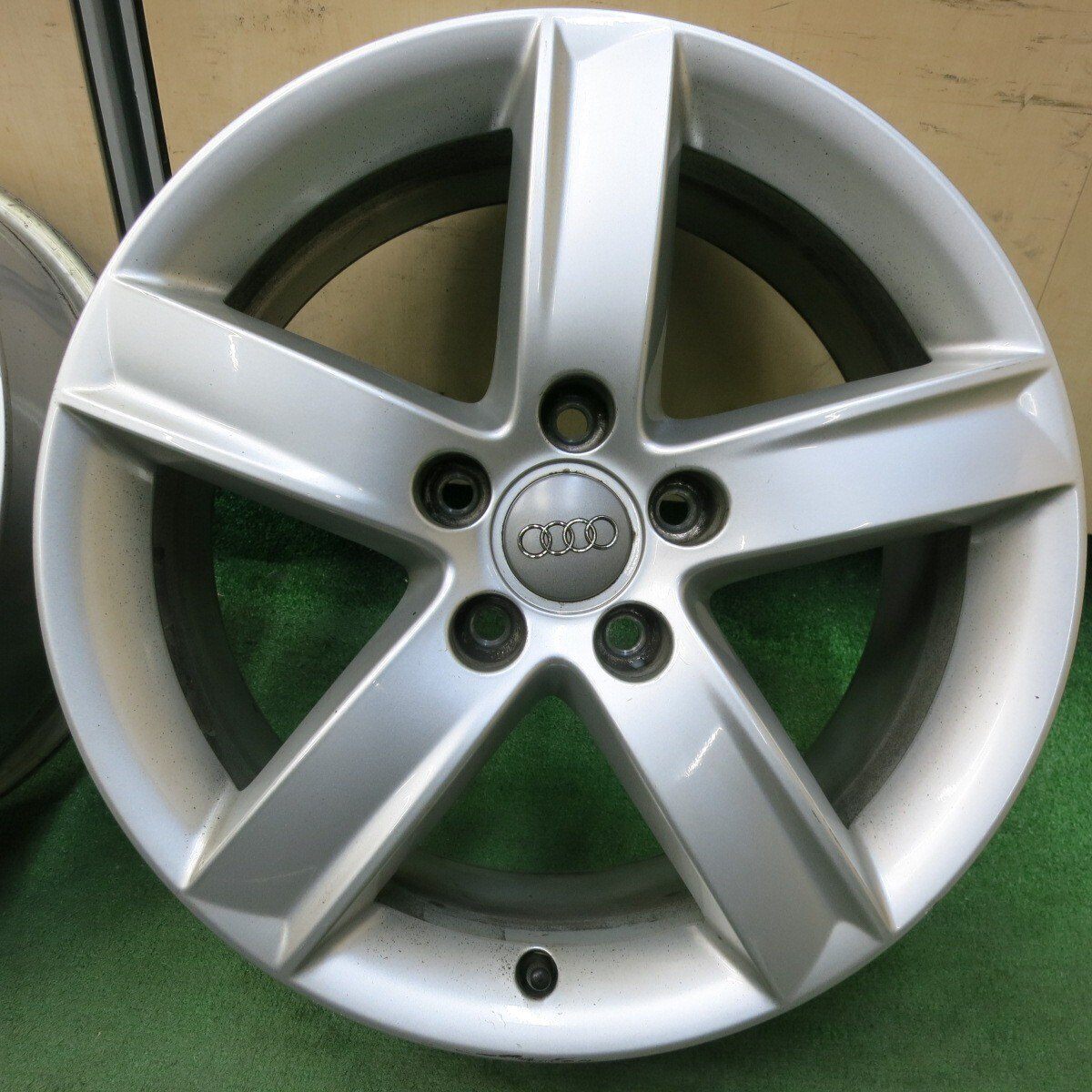 4本価格★アウディ A6 純正 ホイール 17インチ 17×7J PCD112/5H★5011709SYホ