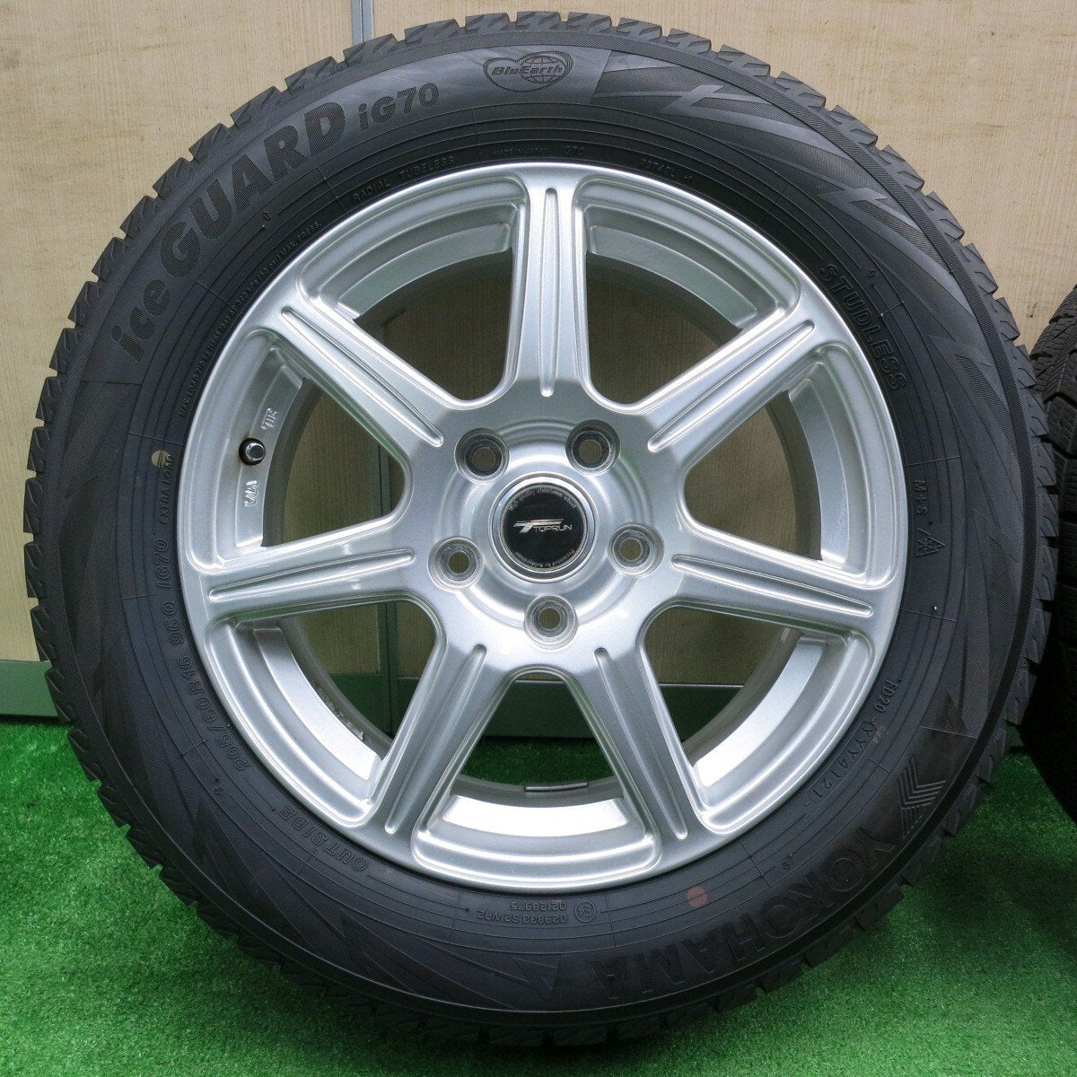 バリ溝！21年！キレイ！9.5分★スタッドレス 205/60R16 ヨコハマ アイスガード iG70 TOPRUN トップラン 16インチ PCD114.3/5H★4110902NJス