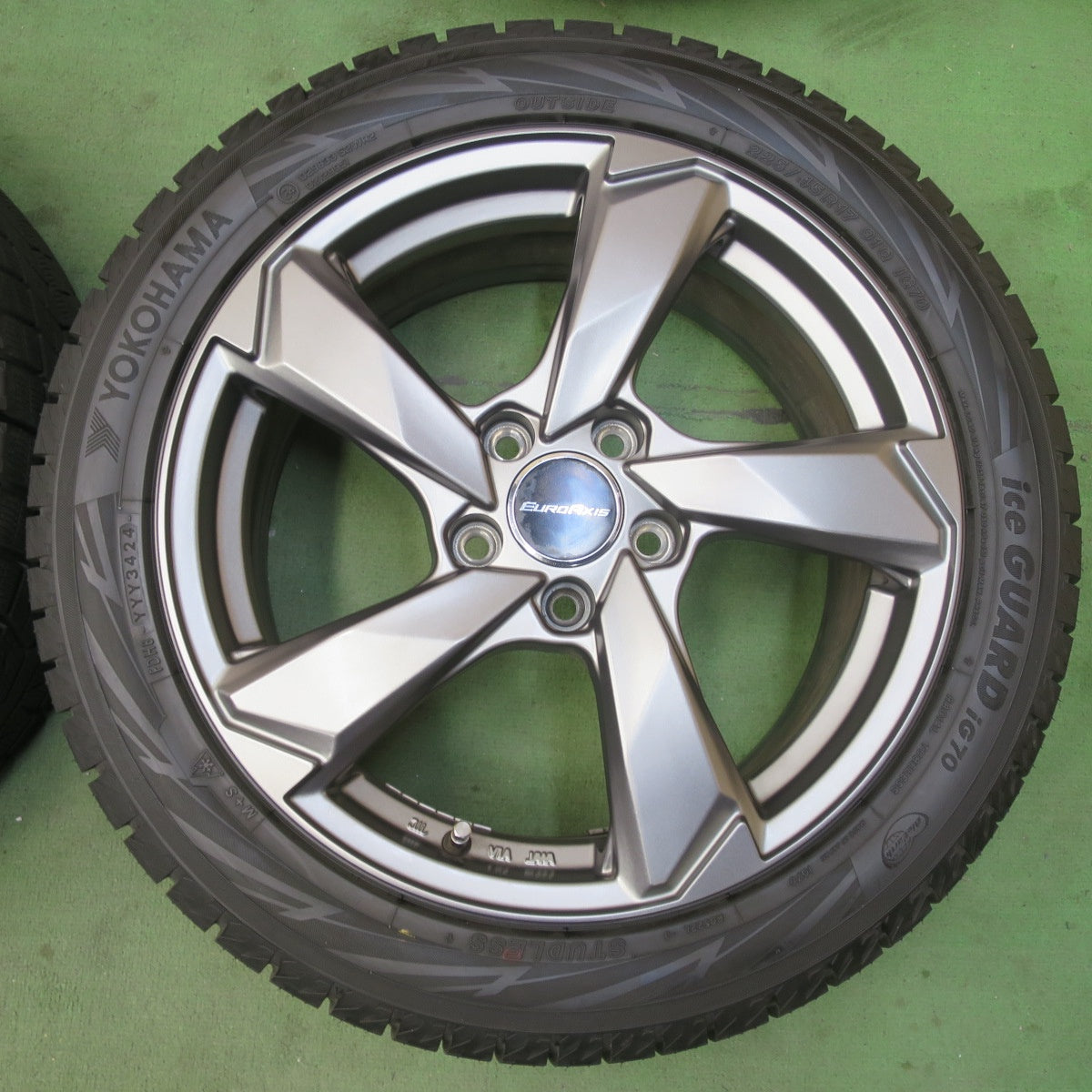 バリ溝！24年！キレイ！ほぼ10分★ワーゲン 等 EUROAXIS CROSSedge 225/45R17 スタッドレス ヨコハマ アイスガード iG70 ユーロアクシス クロスエッジ 17インチ PCD112/5H★6031106イス
