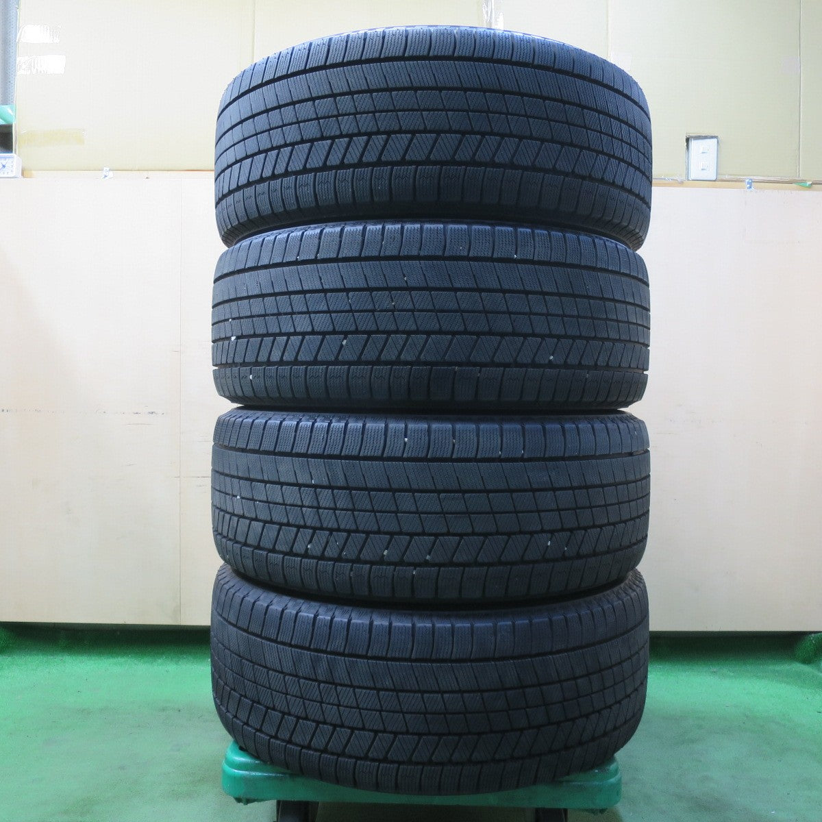 [送料無料] センサー付！バリ溝！23年！キレイ！9.5分以上★レクサス LS 等 245/50R19 スタッドレス ブリヂストン ブリザック VRX3 ECO FORME エコフォルム 19インチ PCD120/5H★5040601IMス