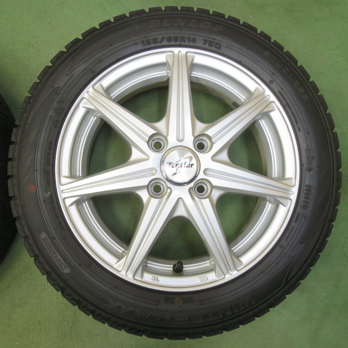 バリ溝！25年！ほぼ10分◎スタッドレス 155/65R14 ダンロップ ウインターマックス WM02 Treffer トレファー 14インチ PCD100/4H◎6081911イス