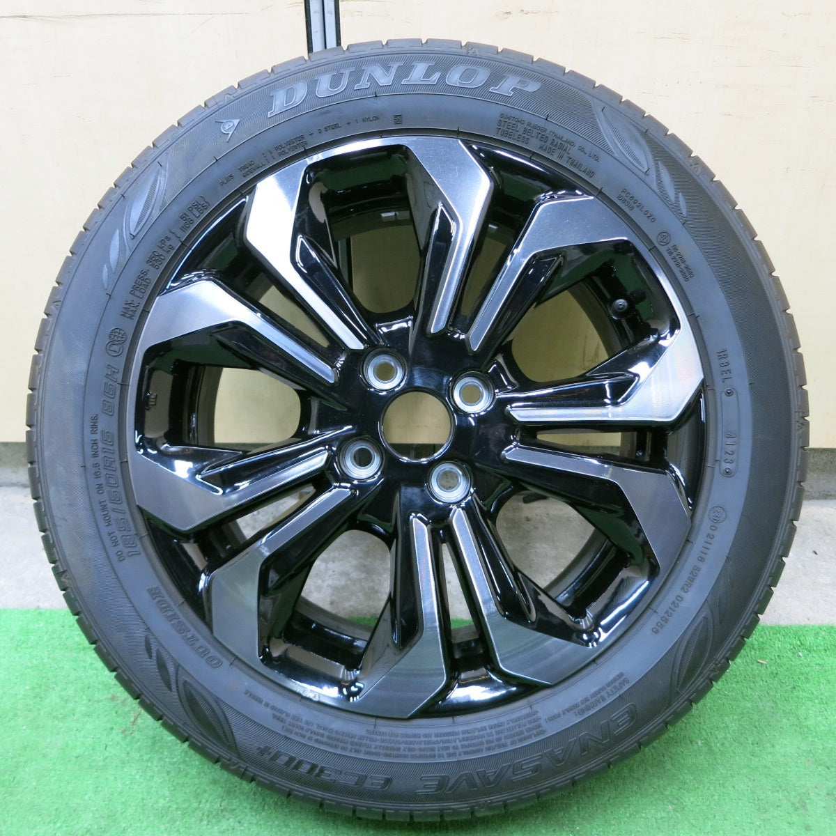 [送料無料] バリ溝！23年！9分！1本★ホンダ GR系 フィット クロスター 純正 185/60R16 ダンロップ エナセーブ EC300+ 16インチ PCD100/4H★4091301ナノ