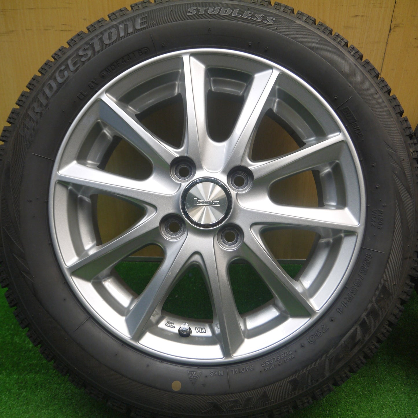 [送料無料] バリ溝！キレイ！8.5分★スタッドレス 155/65R14 ブリヂストン ブリザック VRX Lanx 社外 アルミ 14インチ PCD100/4H★4112701Hス