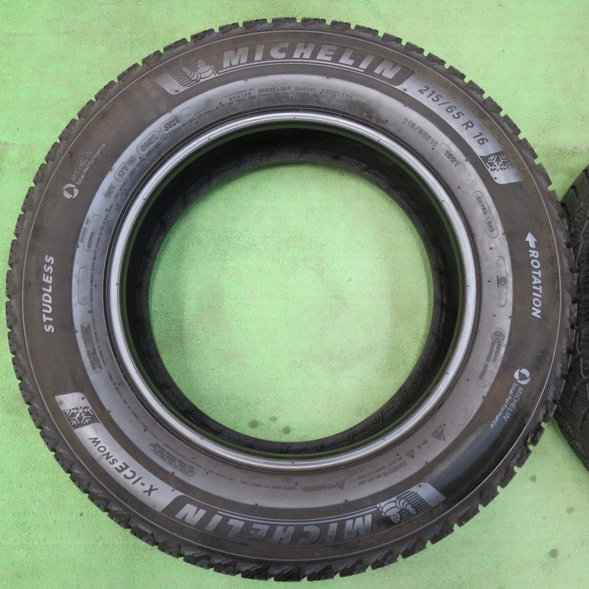 バリ溝！23年！ほぼ10分★スタッドレス 215/65R16 ミシュラン X-ICE SNOW タイヤ 16インチ アルファード ヴェルファイア 等★5012403イスタ