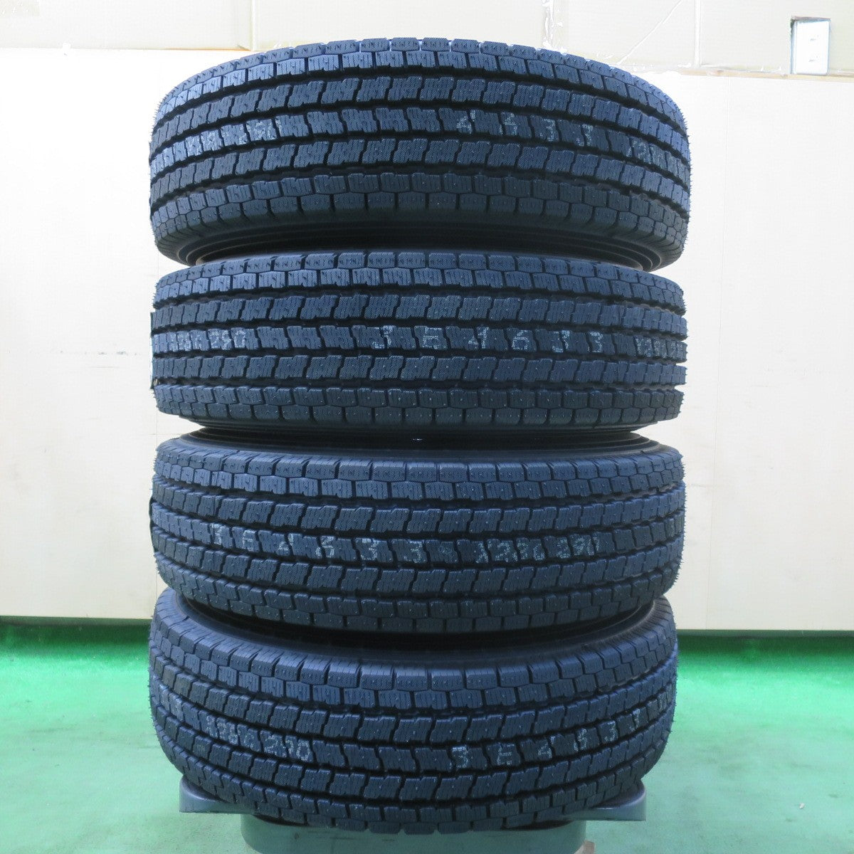 [送料無料] 未使用！24年★スタッドレス 165/80R13 90/88N ヨコハマ アイスガード iG91 VELVA CHARGE ヴェルヴァ 13インチ PCD100/4H★5021420イス