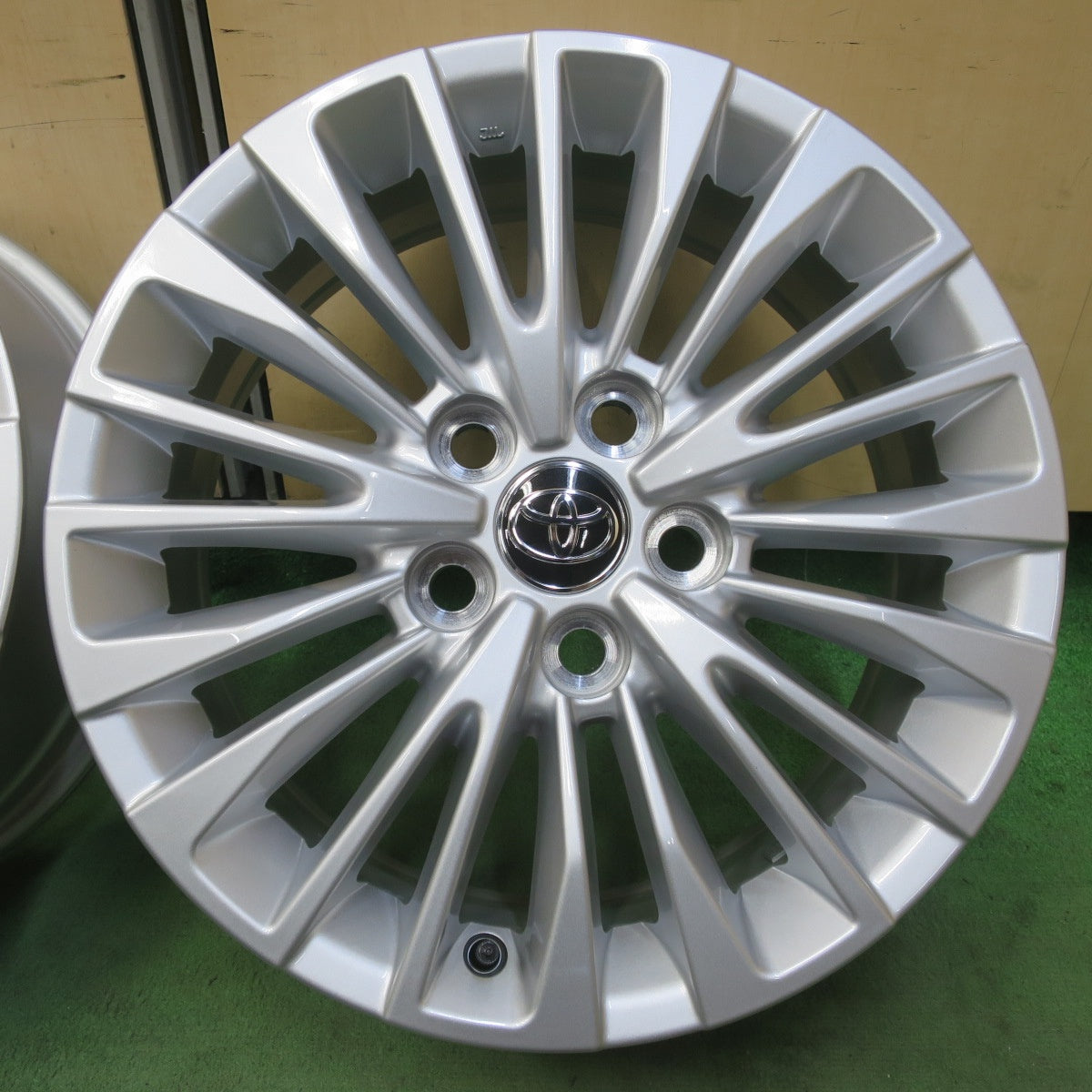 新車外し★トヨタ 40系 アルファード Z 純正 ホイール 17インチ 17×6.5J PCD120/5H★6061208イホ