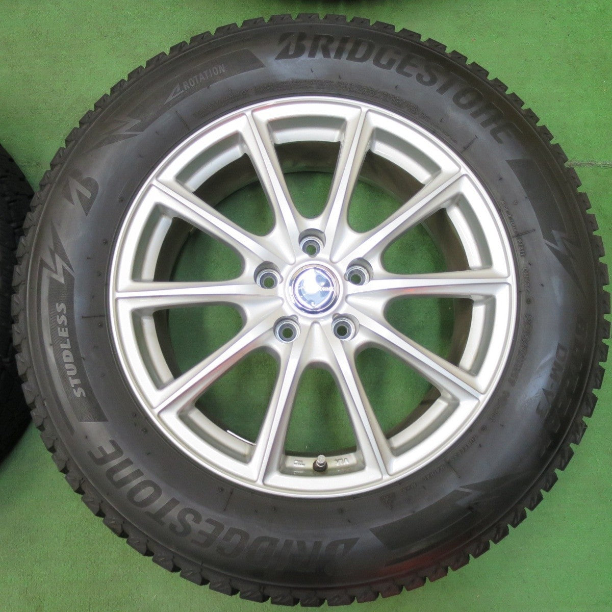 バリ溝！キレイ！9分★スタッドレス 225/65R17 ブリヂストン ブリザック DM-V3 ECO FORME エコフォルム 17インチ PCD114.3/5H★5011708イス