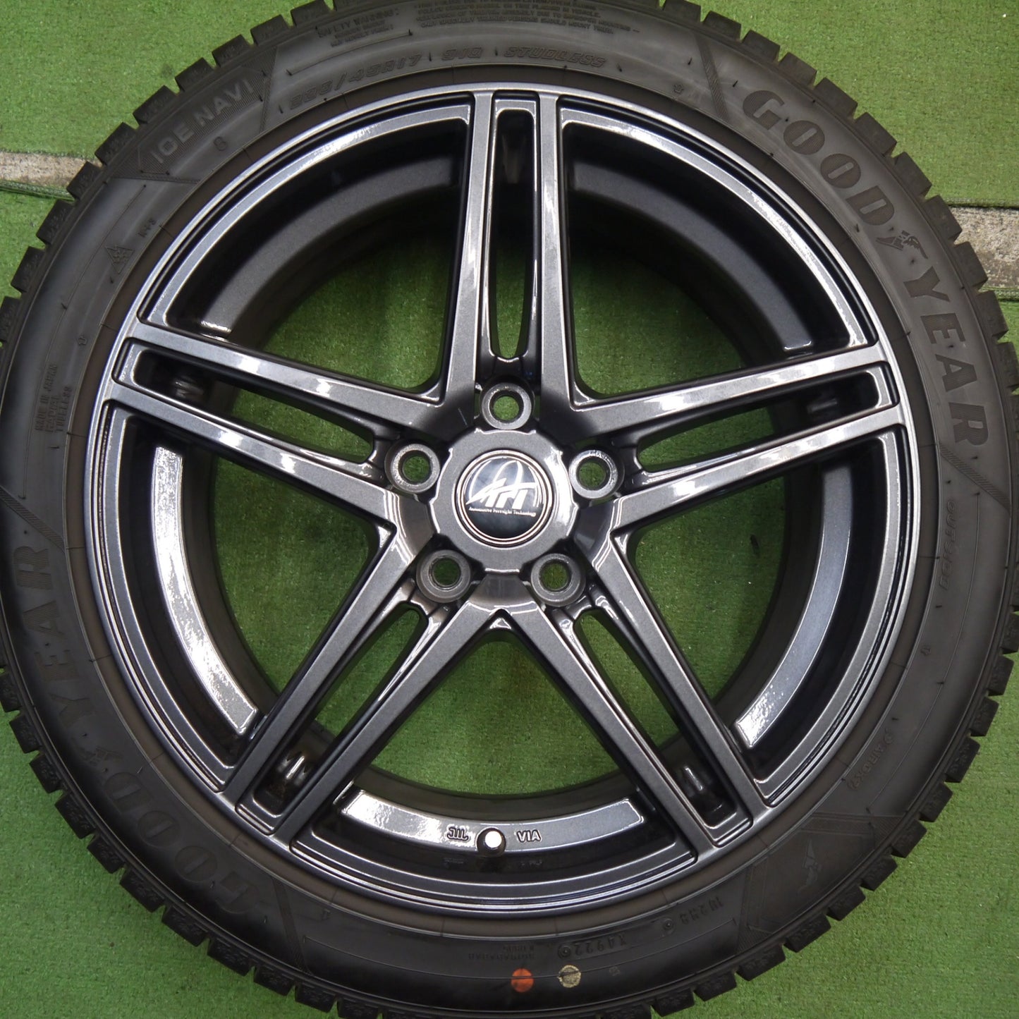 バリ溝！22年！キレイ！9.5分以上★BMW MINI 等 AFT ZINC 225/45R17 スタッドレス グッドイヤー アイスナビ8 ザンク 17インチ PCD112/5H★5062310Hス