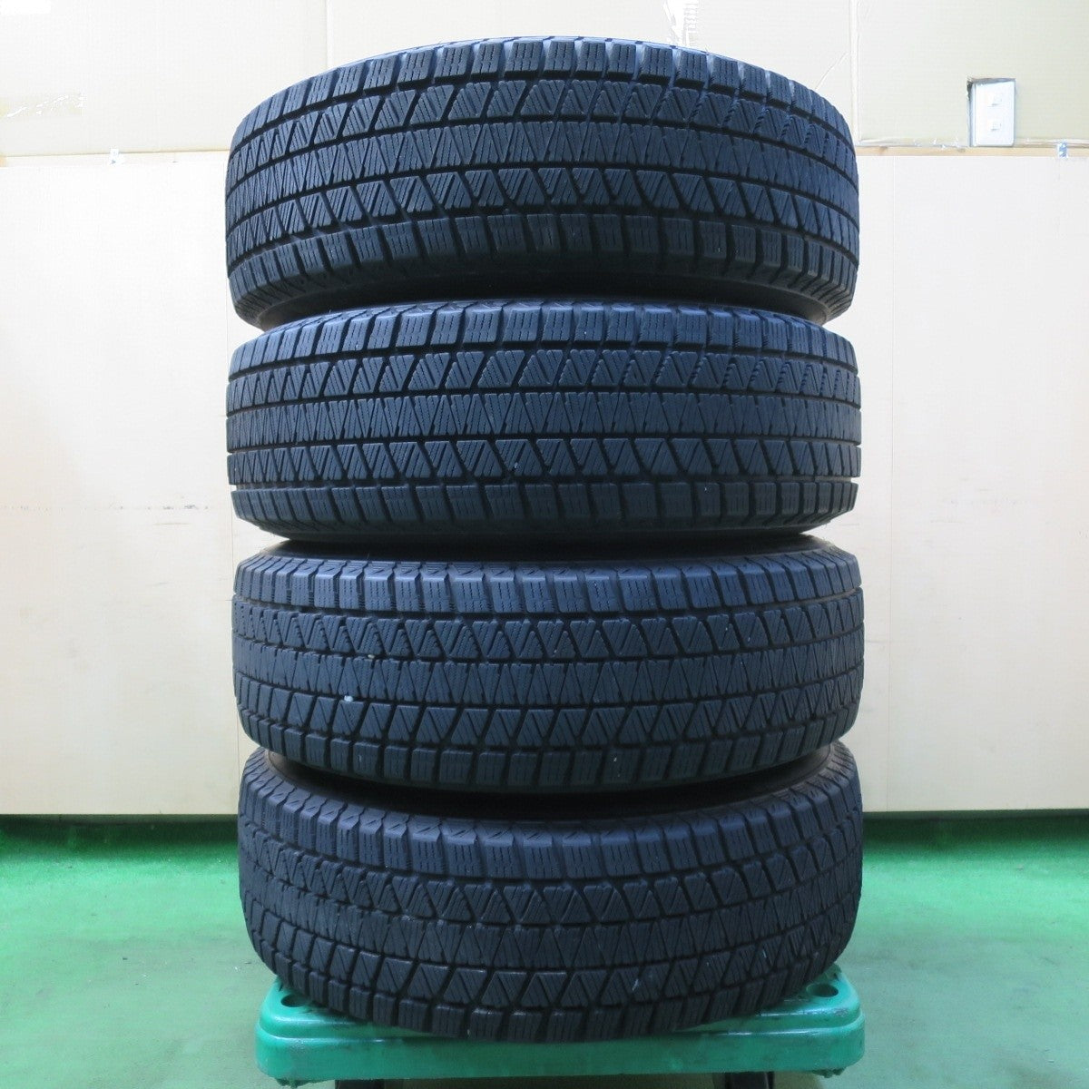 バリ溝！21年！キレイ！9分★スタッドレス 215/70R16 ブリヂストン ブリザック DM-V3 BALMINUM バルミナ 16インチ PCD114.3/5H★5040301イス