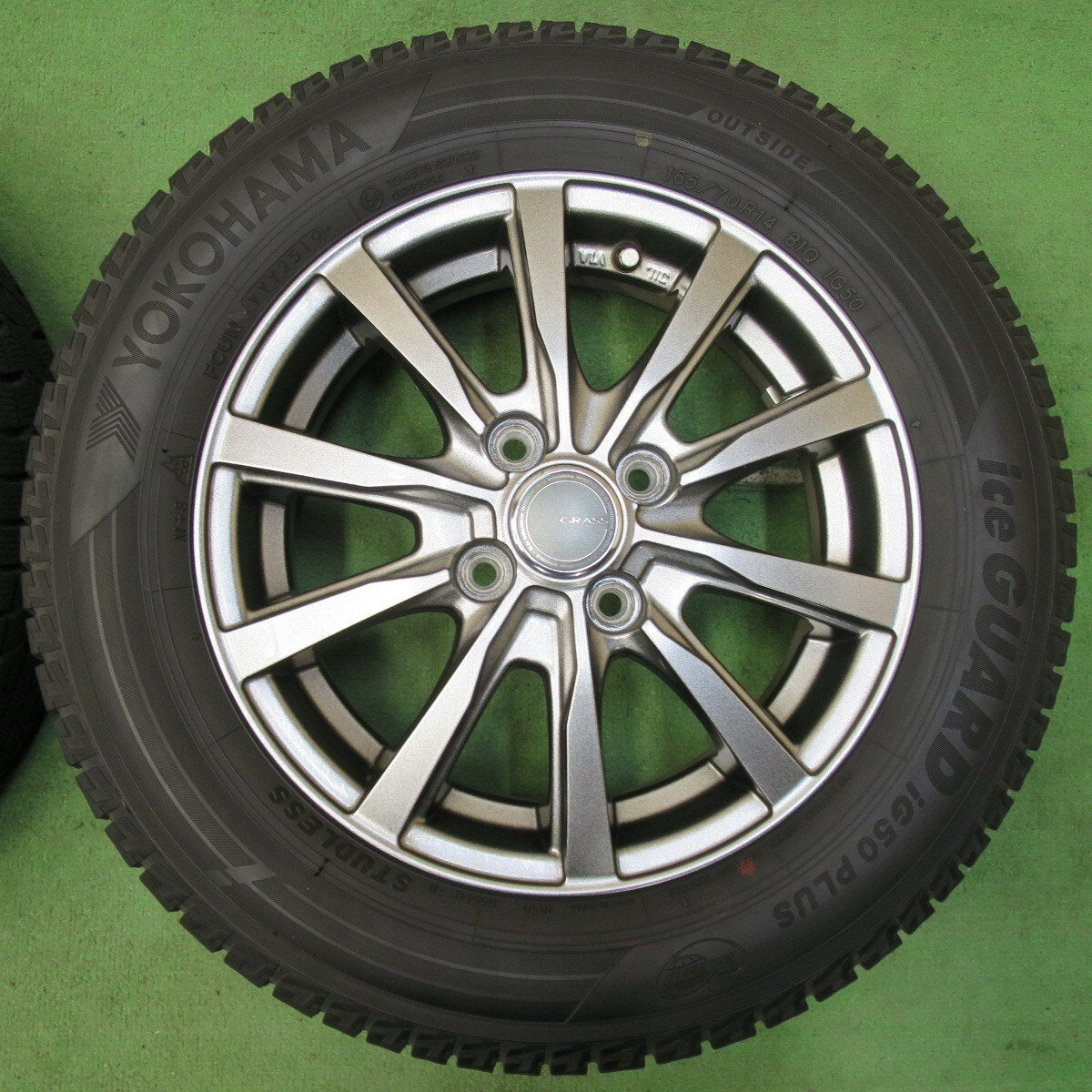 バリ溝！キレイ！8.5分★スタッドレス 165/70R14 ヨコハマ アイスガード iG50 プラス GRASS グラス 14インチ PCD100/4H★5012009イス