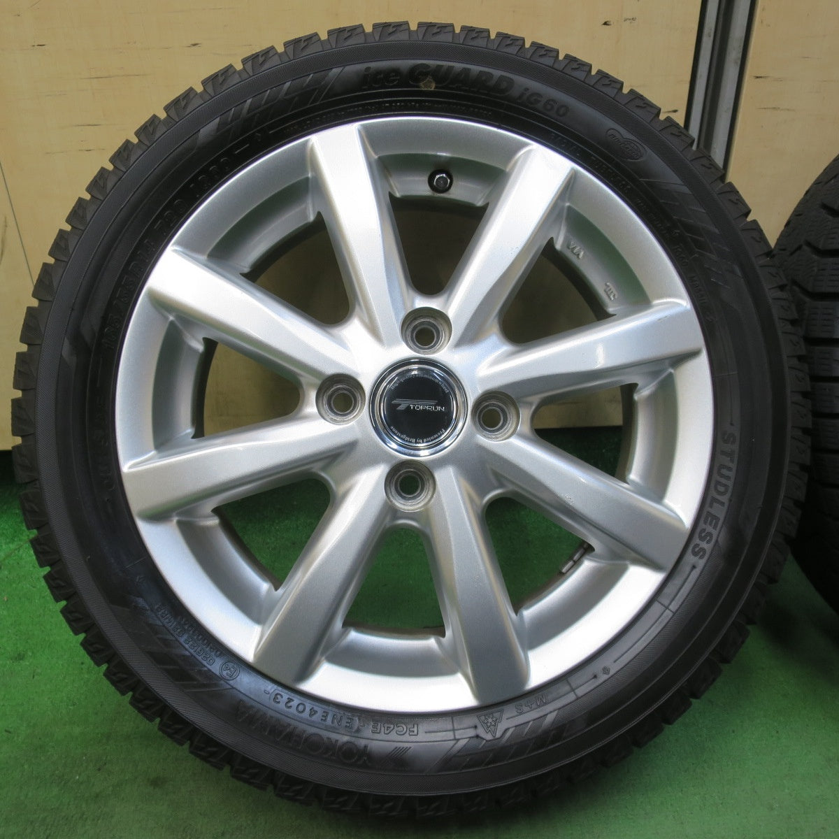 バリ溝！23年！ほぼ10分★スタッドレス 165/55R14 ヨコハマ アイスガード iG60 TOPRUN トップラン 14インチ 軽サイズ ek ルークス ワゴンR 等 PCD100/4H★5122701イス
