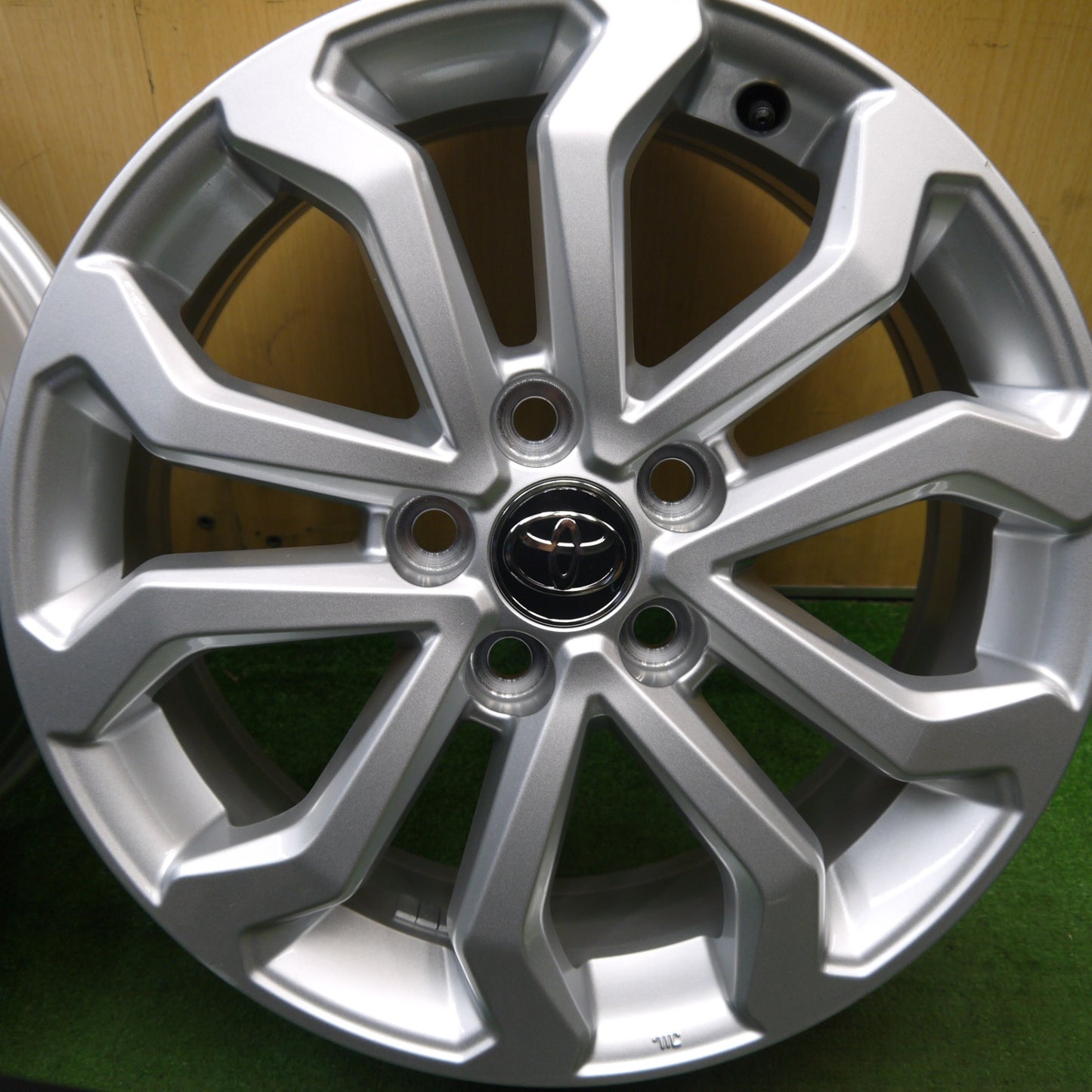 新車外し！付属品付き★トヨタ カローラ クロス Sグレード 純正 ホイール 17インチ 17×6.5J PCD114.3/5H★5063002Hホ