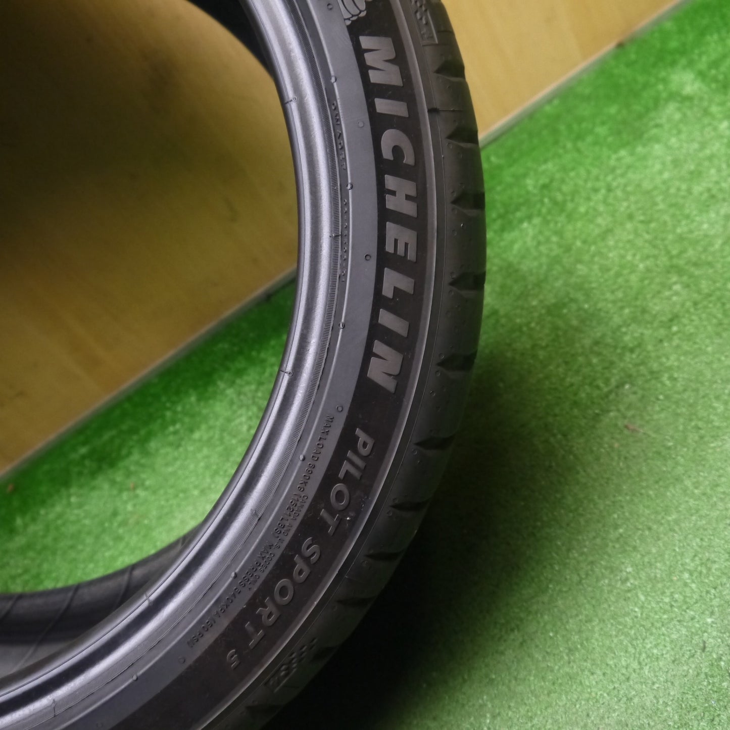 バリ溝！24年！9.5分！2本★235/40R18 ミシュラン パイロット スポーツ 5 タイヤ 18インチ インプレッサ シビック BMW M3 等★6010503Hノタ