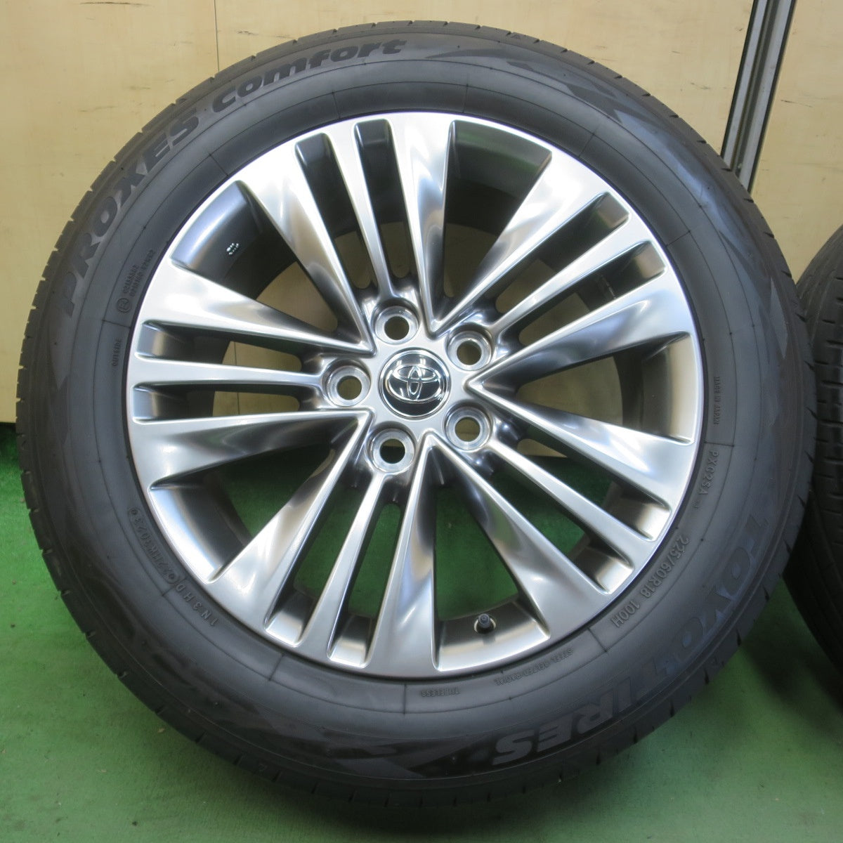 バリ溝！23年！美品！9.5分★トヨタ 40系 アルファード ヴェルファイア 純正 225/60R18 トーヨー プロクセス Comfort コンフォート 18インチ PCD120/5H★6041802イノ