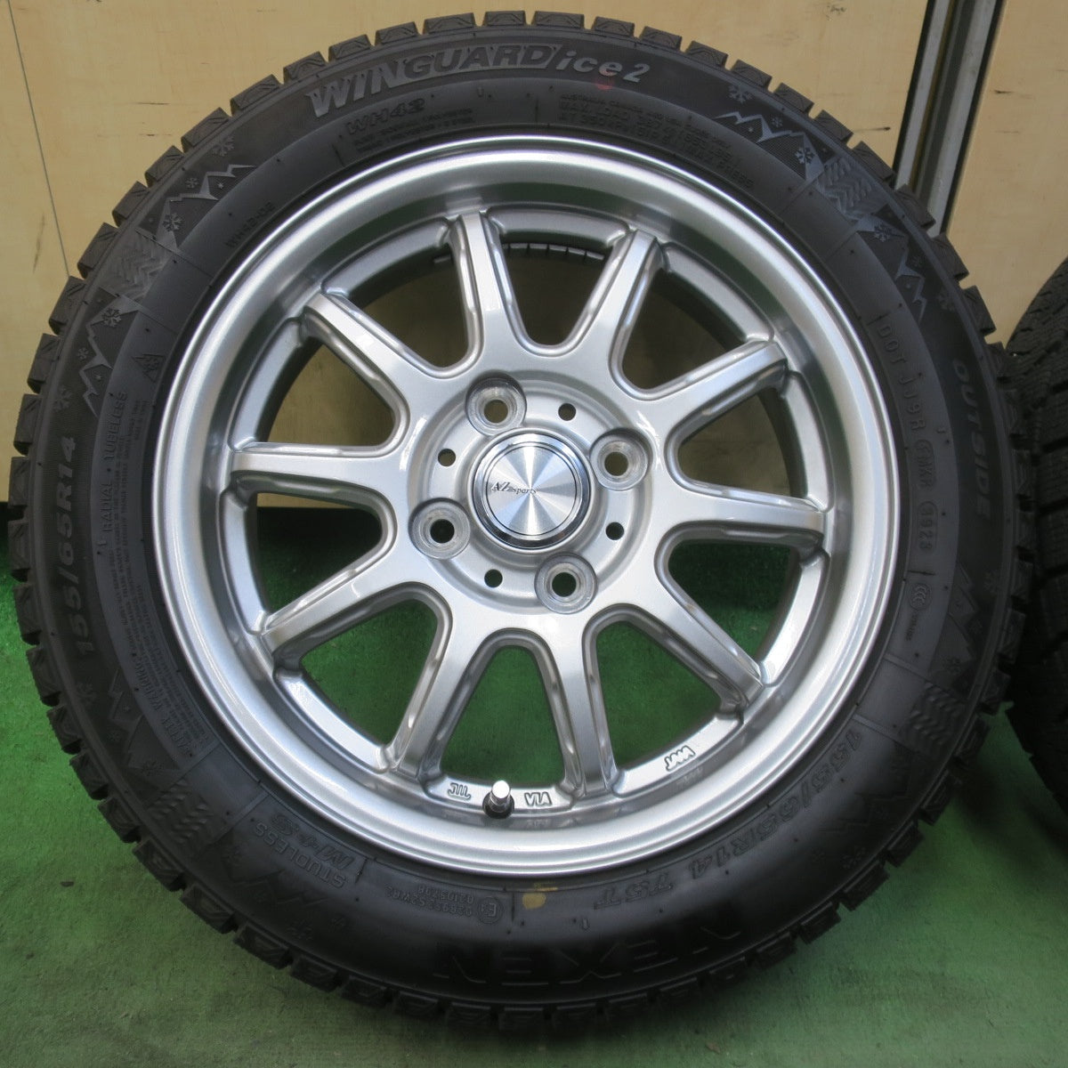 バリ溝！23年！キレイ！9.5分以上◎スタッドレス 155/65R14 ネクセン ウィンガード ice2 AZ Sports AZスポーツ 14インチ PCD100/4H◎6071801イス