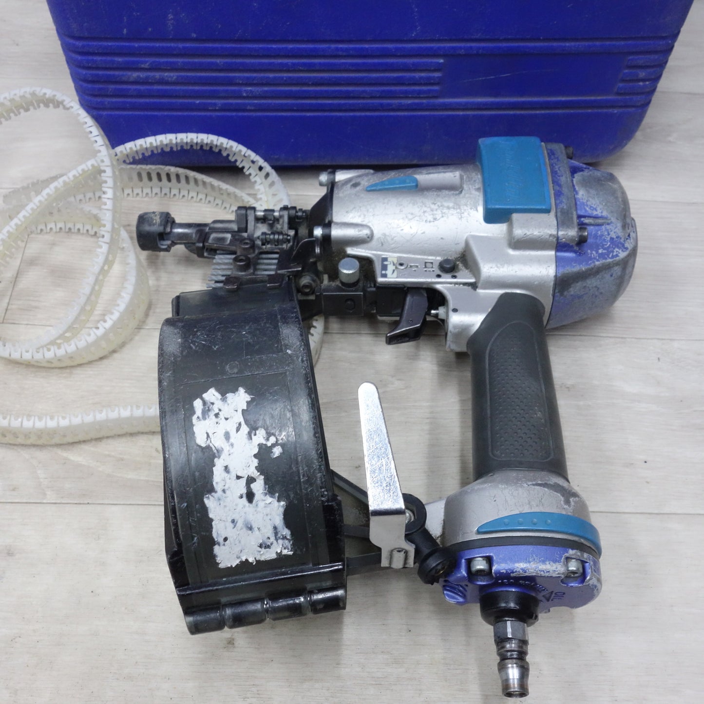 [送料無料] ◆マキタ サイディング用 50mm 常圧 エア 釘打ち機 AN552 ケース付き エア 工具 ①◆