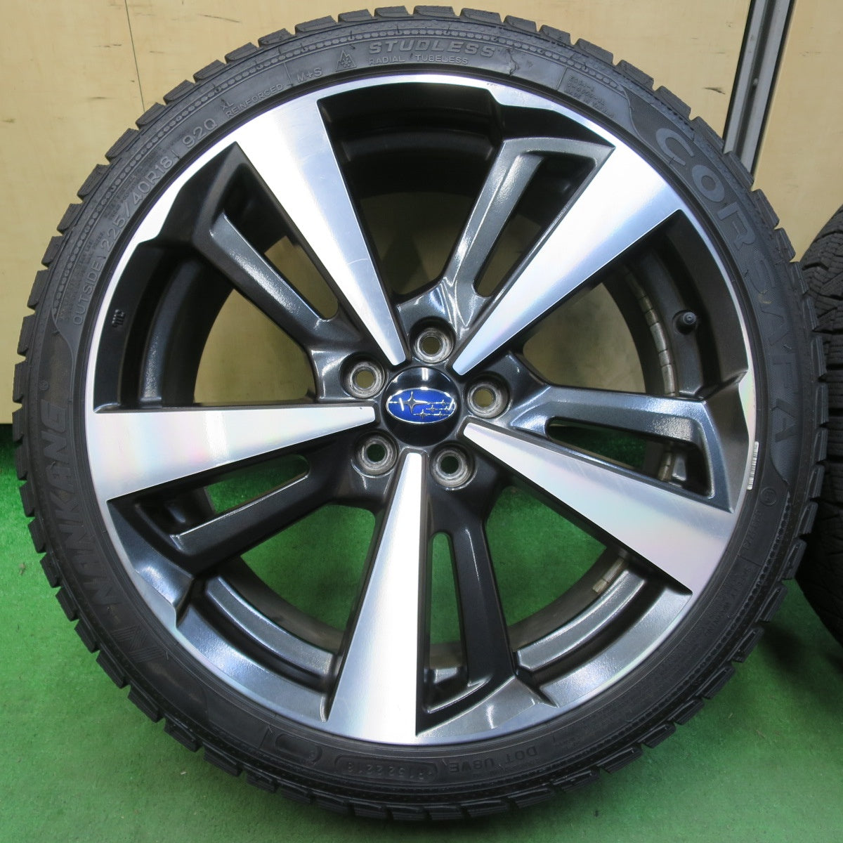 [送料無料] バリ溝！キレイ！9.5分★スバル インプレッサ G4 純正 225/40R18 スタッドレス ナンカン CORSAFA 18インチ PCD100/5H★4111311イス