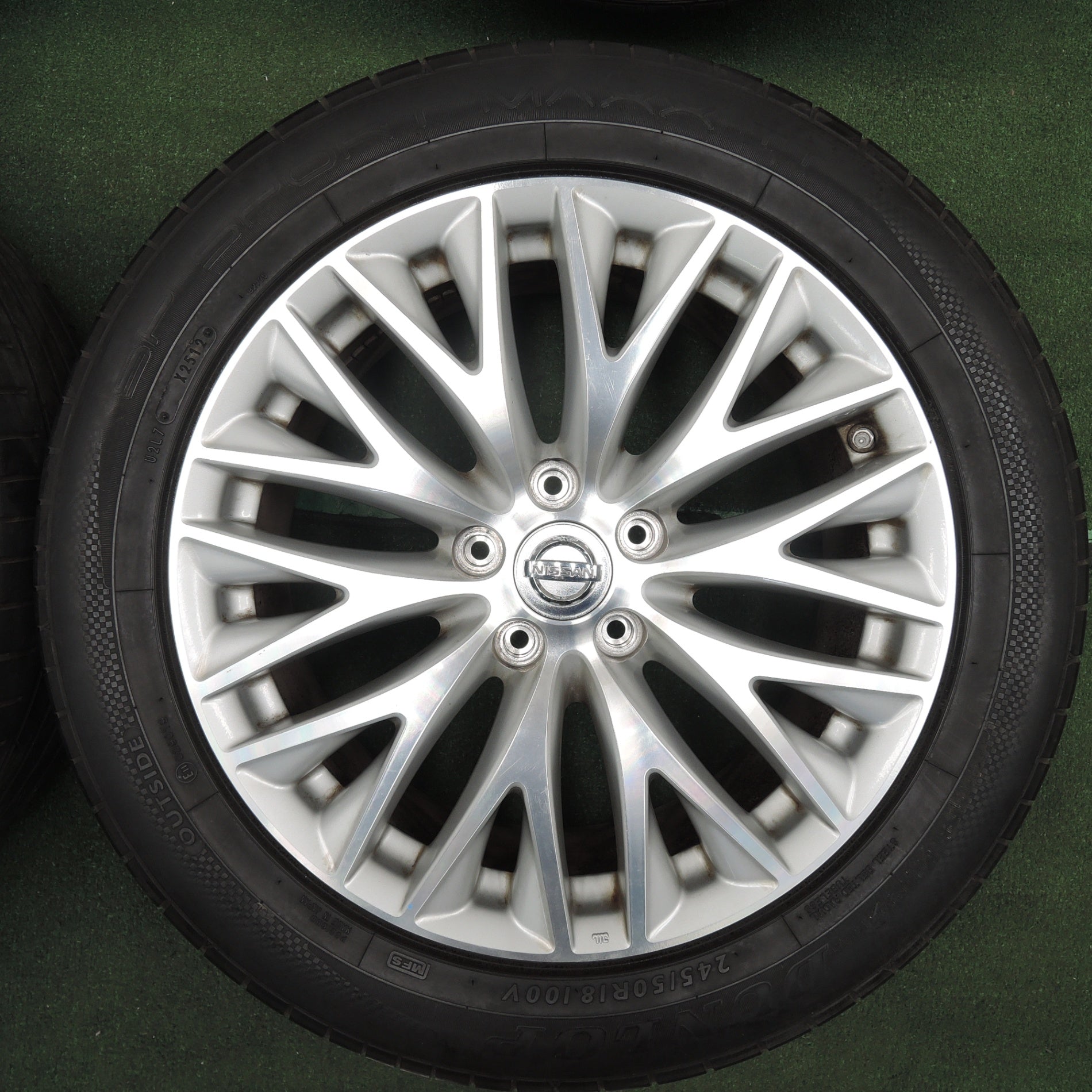 送料無料* バリ溝！8.5分☆日産 Y51 シーマ 純正 245/50R18 ダンロップ