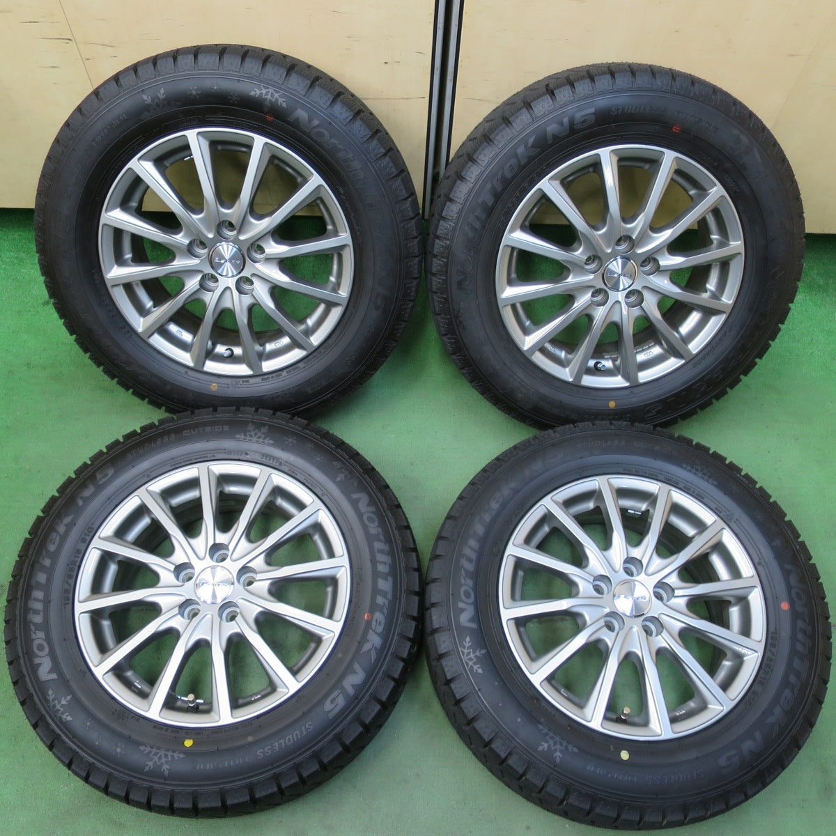 ほぼ未使用！23年！キレイ★プリウス 等 195/65R15 スタッドレス オートバックス ノーストレック N5 LEBEN レーベン 15インチ PCD100/5H★5100702イス