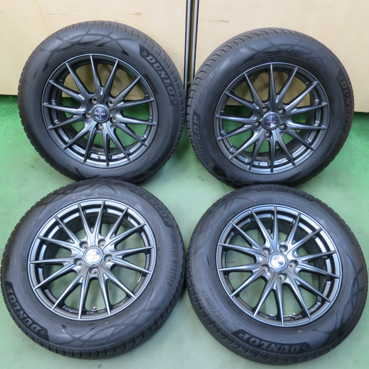 キレイ！25年◎215/60R17 ダンロップ SYNCHRO WEATHER オールシーズン VELVA SPORT Z ヴェルヴァ 17インチ PCD114.3/5H◎6090408イス