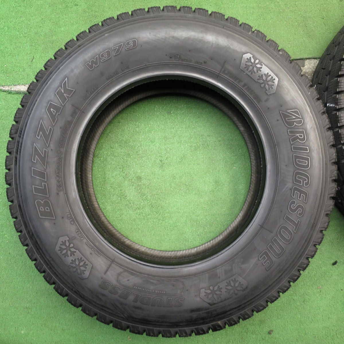 バリ溝！22年！9.5分★トラック タイヤ 225/70R16 117/115L スタッドレス ブリヂストン ブリザック W979 16インチ エルフ キャンター 等★5061802NJスタ