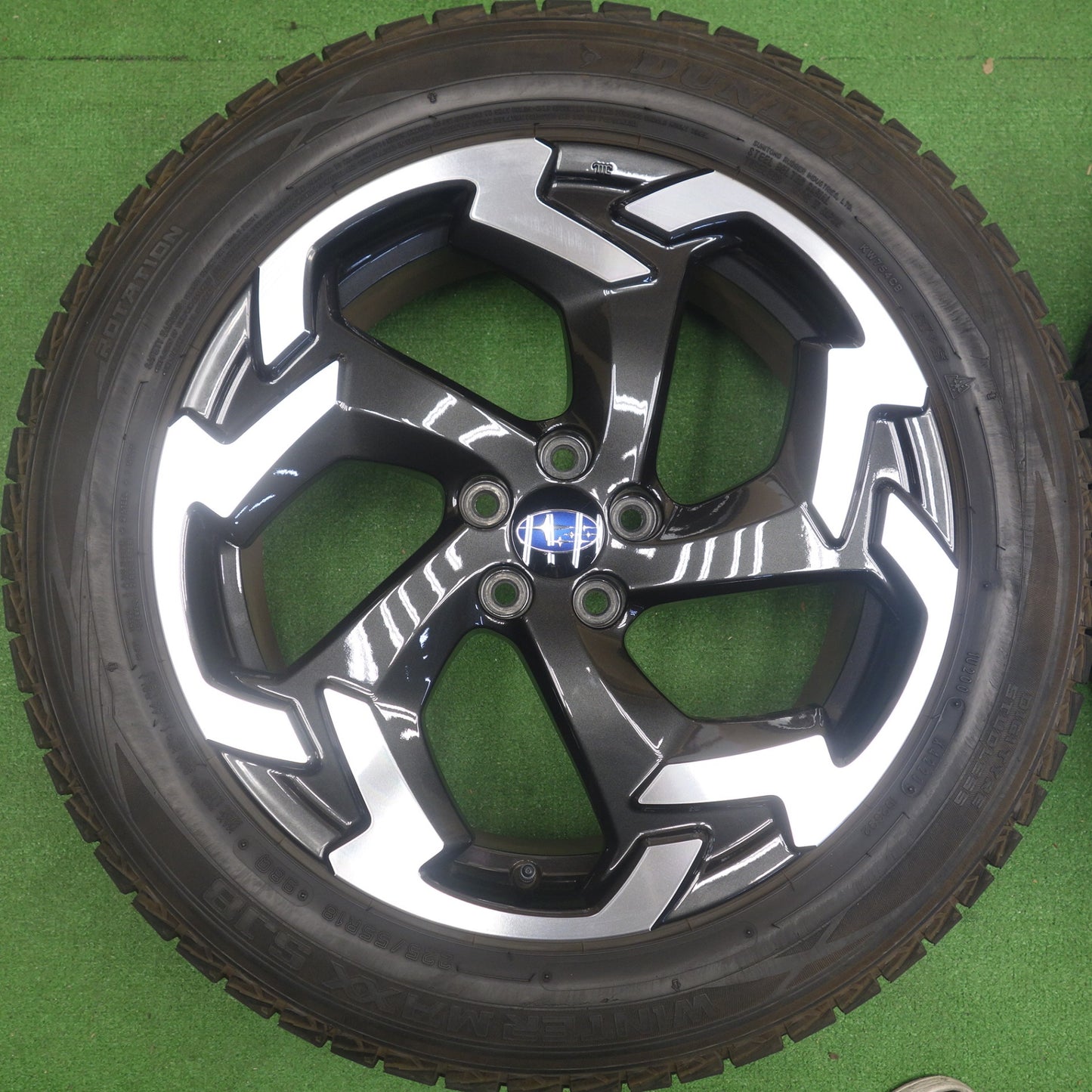 バリ溝！キレイ！9.5分★スバル XV アドバンス 純正 225/55R18 スタッドレス ダンロップ ウインターマックス SJ8 18インチ PCD100/5H★6040604KTス