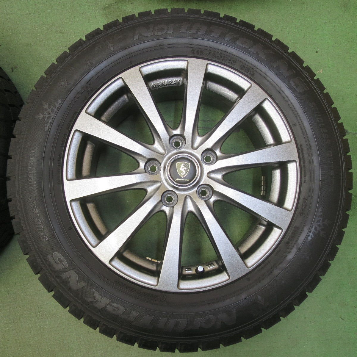 バリ溝！22年！キレイ！ほぼ10分◎スタッドレス 215/60R16 オートバックス ノーストレック N5 MANARAY SPORT マナレイ スポーツ 16インチ PCD114.3/5H◎6081908イス