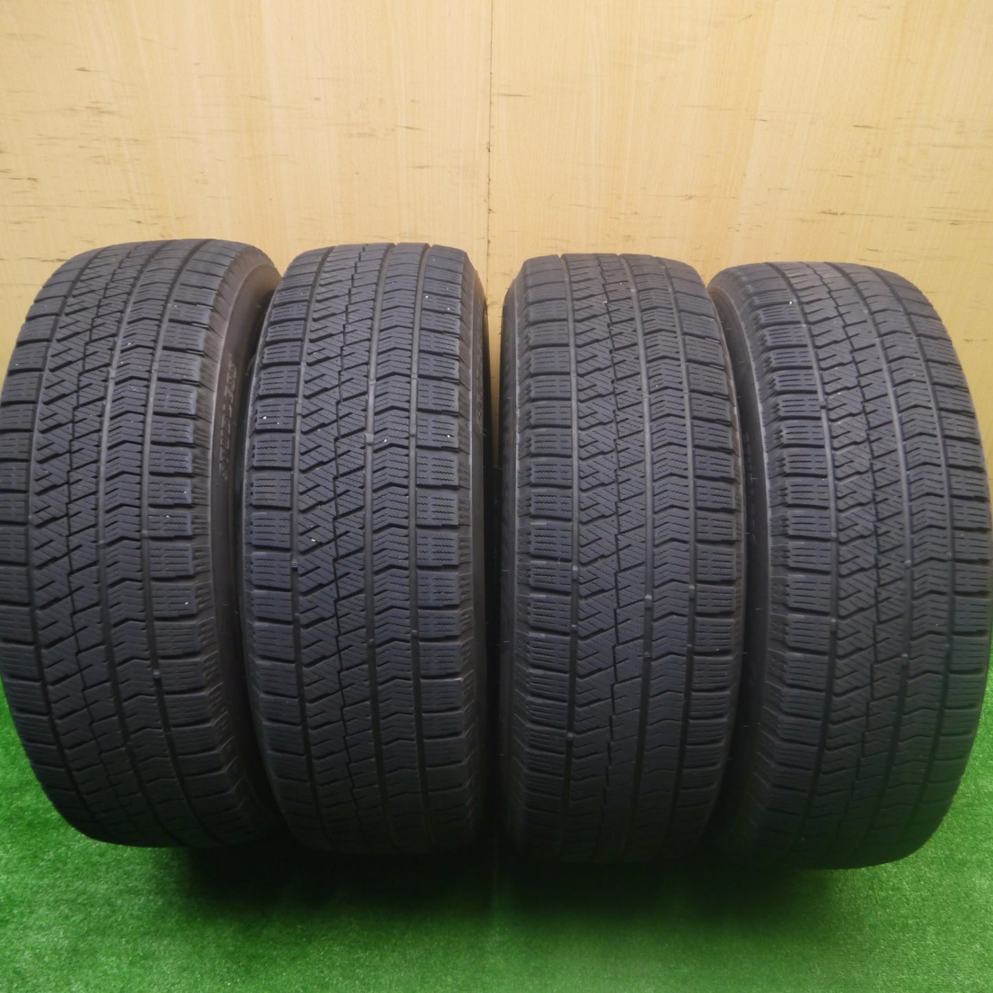 *送料無料* バリ溝！21年！キレイ！8.5分★スタッドレス 215/65R16 ブリヂストン ブリザック VRX2 BALMINUM バルミナ 16インチ PCD114.3/5H★4081905Hス