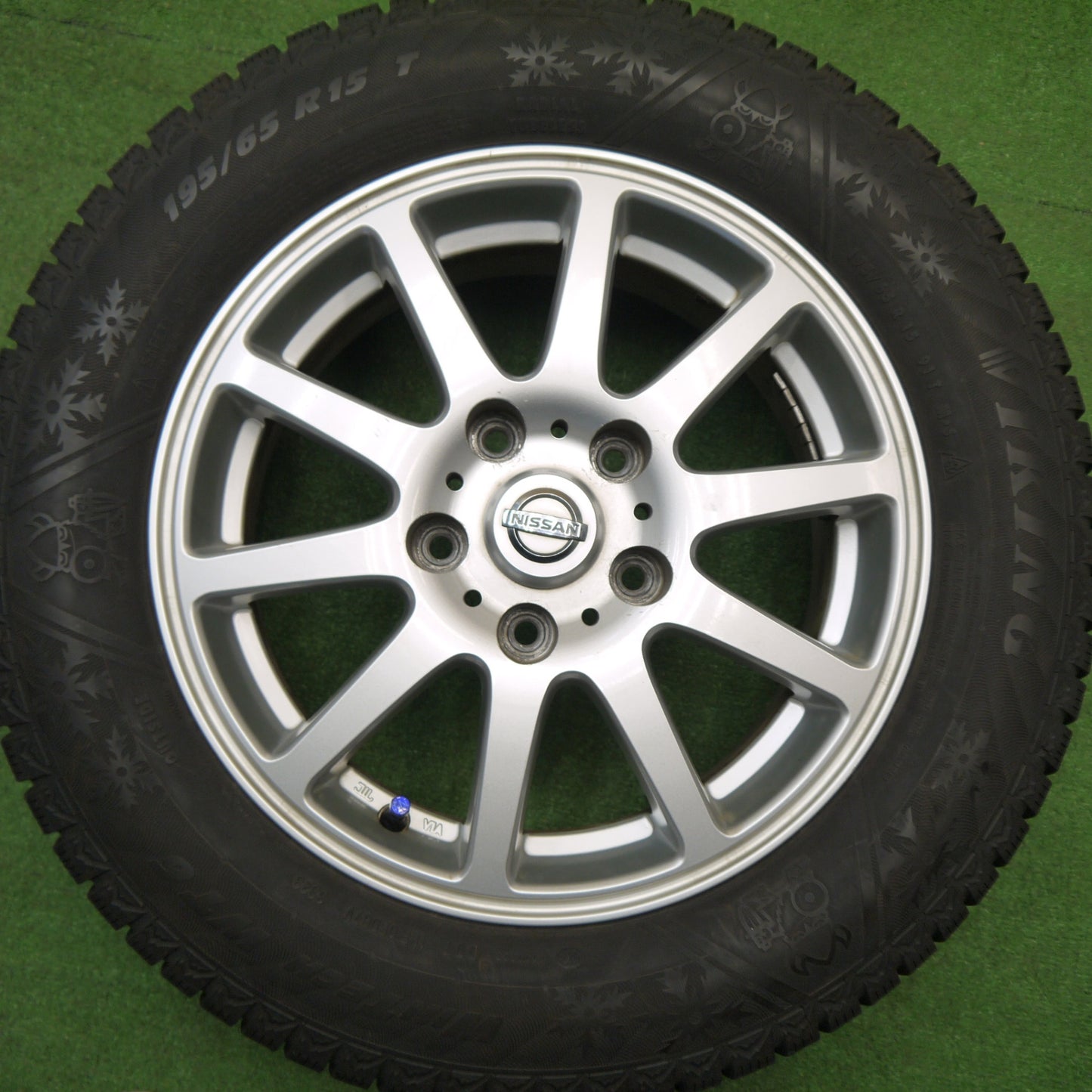 バリ溝！23年！9.5分以上★日産 セレナ 純正 OP エスティーロ 195/65R15 スタッドレス バイキング WINTECH WT6 15インチ PCD114.3/5H★5111804Hス