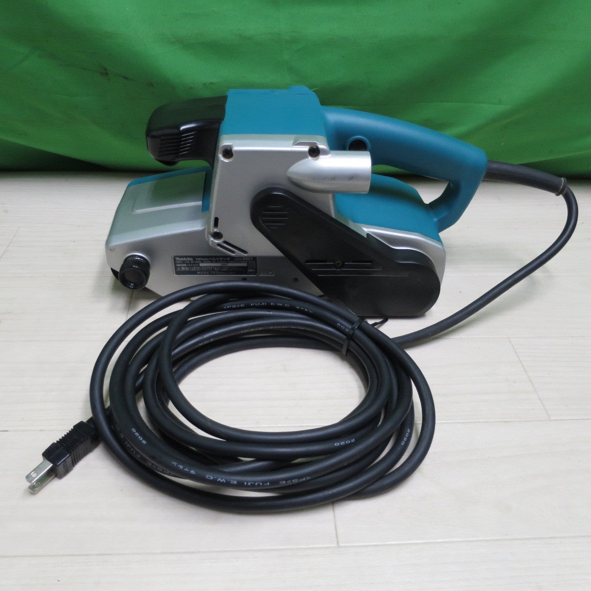 [送料無料] キレイ☆マキタ 100mm ベルトサンダー 9404 電動 工具 研摩 研磨 機 コード式 100V makita☆