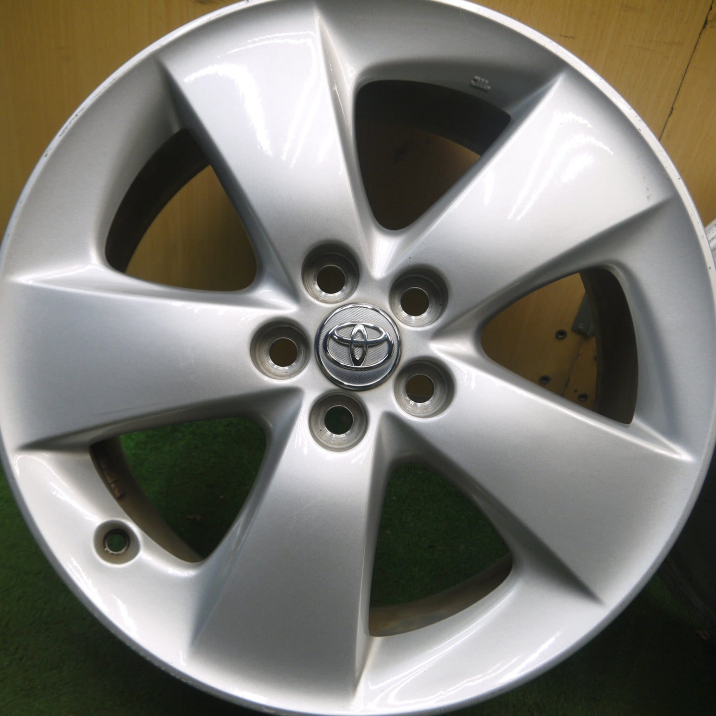 *送料無料* 4本価格★トヨタ 30系 プリウス S ツーリング 純正 ホイール 17インチ 17×7J PCD100/5H★4062601Hホ