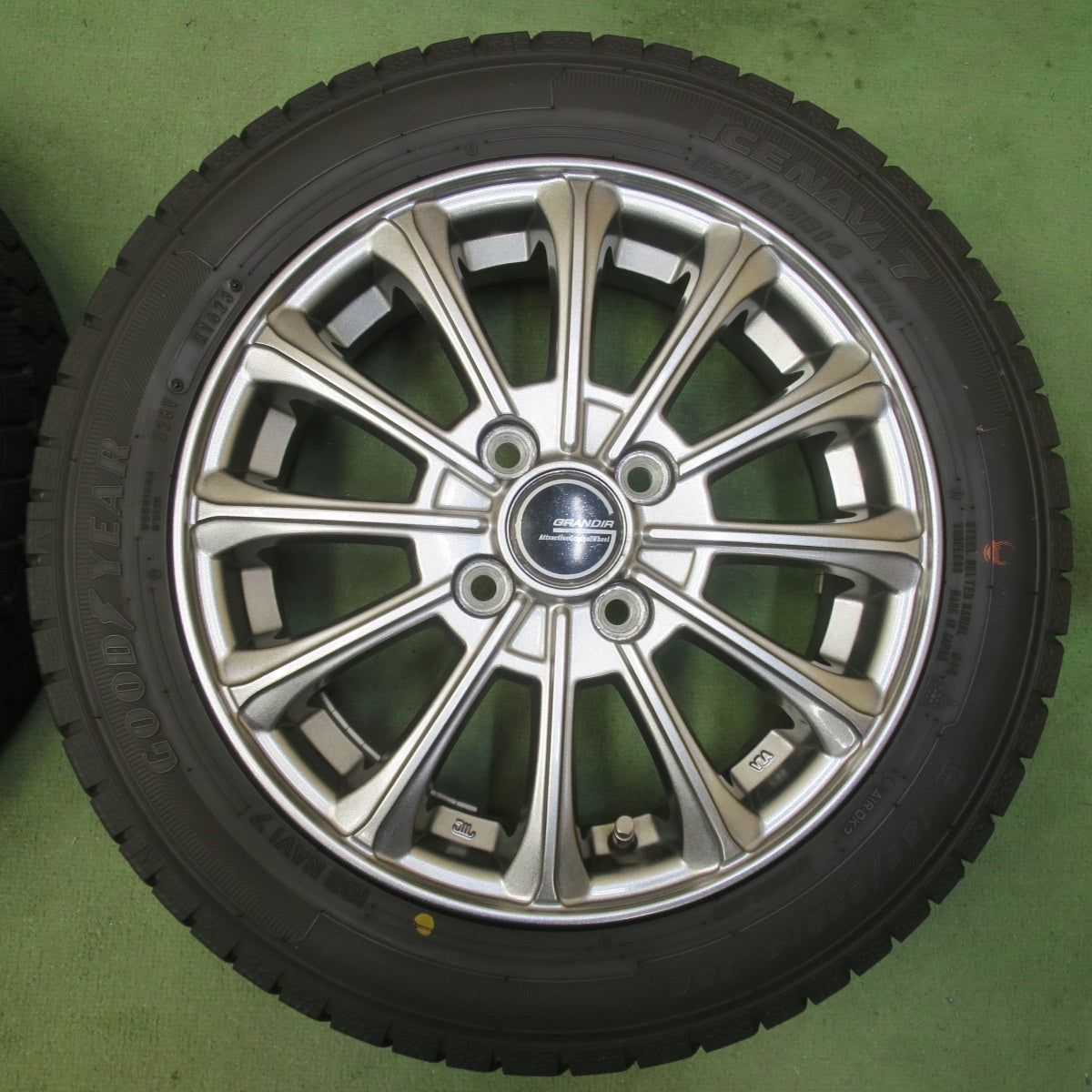 バリ溝！23年！キレイ！9分◎スタッドレス 155/65R14 グッドイヤー アイスナビ7 GRANDIR グランディール 14インチ PCD100/4H◎6080606イス