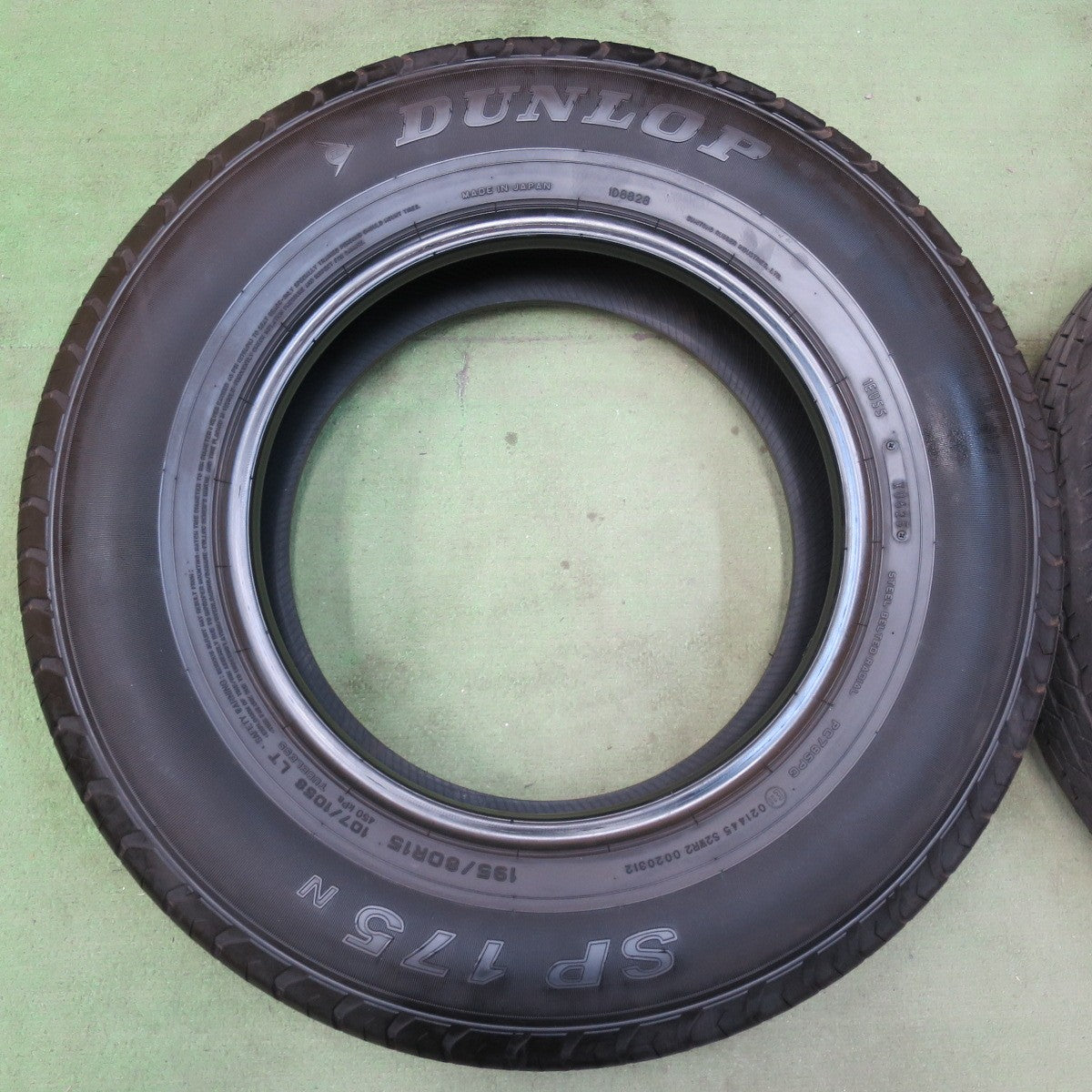 バリ溝！25年！9.5分★195/80R15 107/105S ダンロップ SP175N タイヤ 15インチ ハイエース キャラバン 等★5112212イノタ