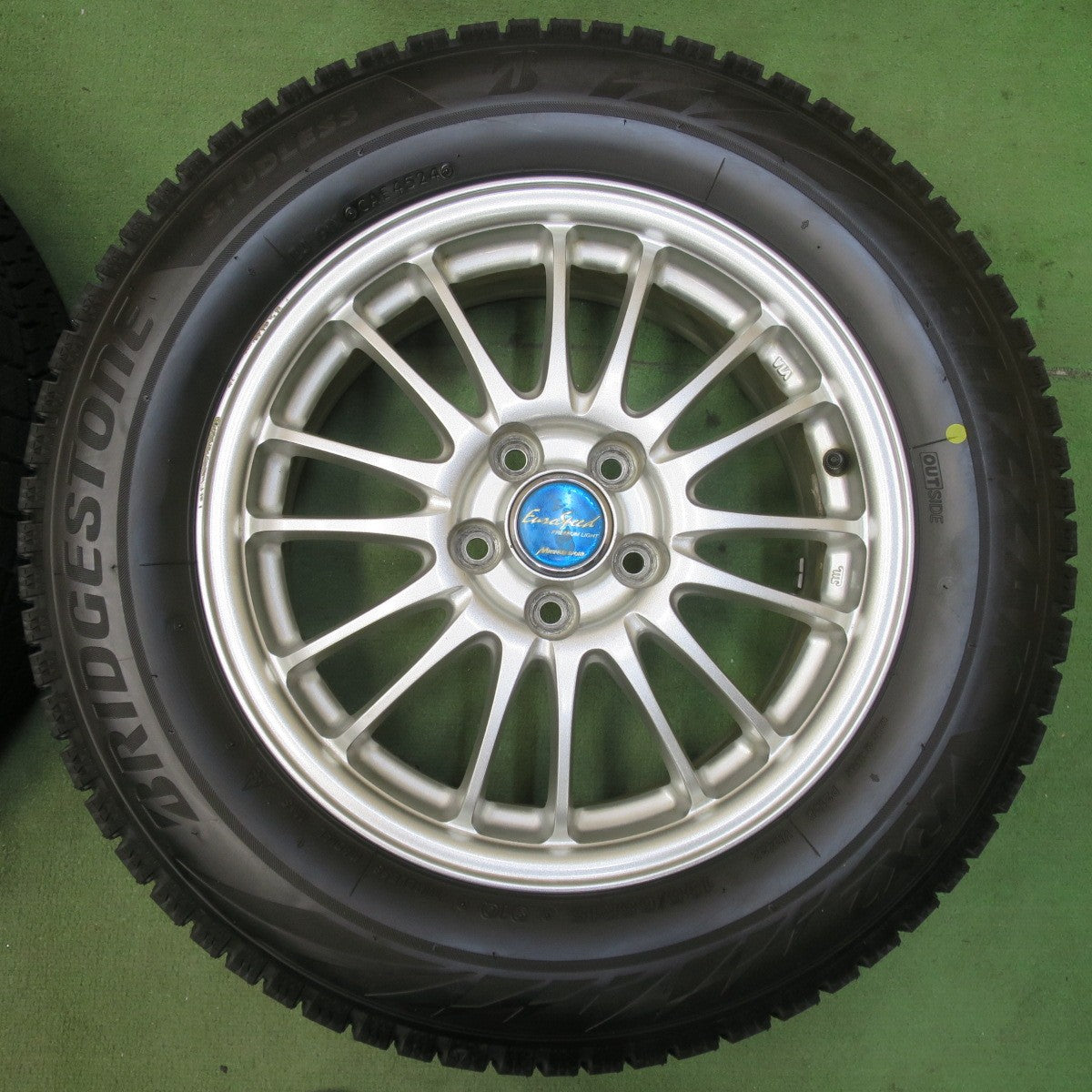 バリ溝！24年！キレイ！ほぼ10分★プリウス 等 195/65R15 スタッドレス ブリヂストン ブリザック VRX2 EuroSpeed MANARAY SPORT ユーロスピード 15インチ PCD100/5H★5111807イス