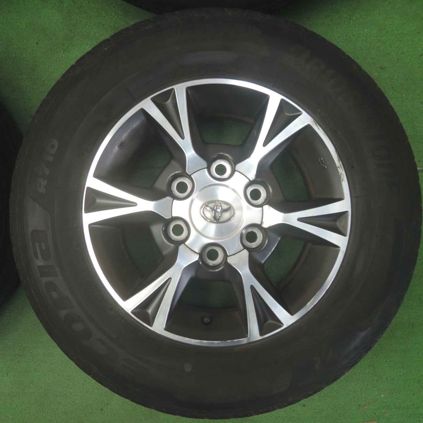 *送料無料* 4本価格！20年★トヨタ 200系 ハイエース 純正 OP 195/80R15 107/105N ブリヂストン エコピア R710 PCD139.7/6H★4071003SYノ