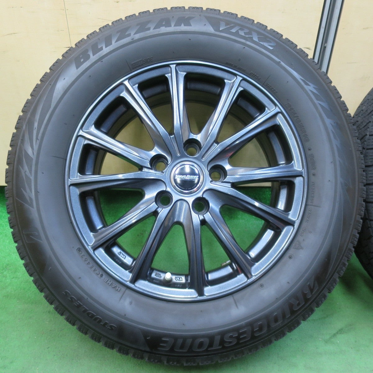 キレイ★スタッドレス 215/65R16 ブリヂストン ブリザック VRX2 WAREN ヴァーレン 16インチ PCD114.3/5H★5021104イス