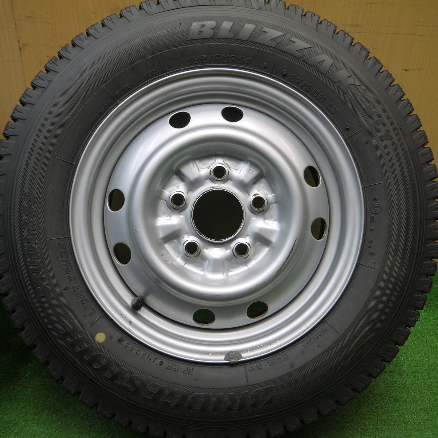 [送料無料] タイヤほぼ未使用！22年！キレイ★スタッドレス 165/80R14 97/95N ブリヂストン ブリザック VL1 スチール ホイール 14インチ PCD114.3/5H★4121704Hス