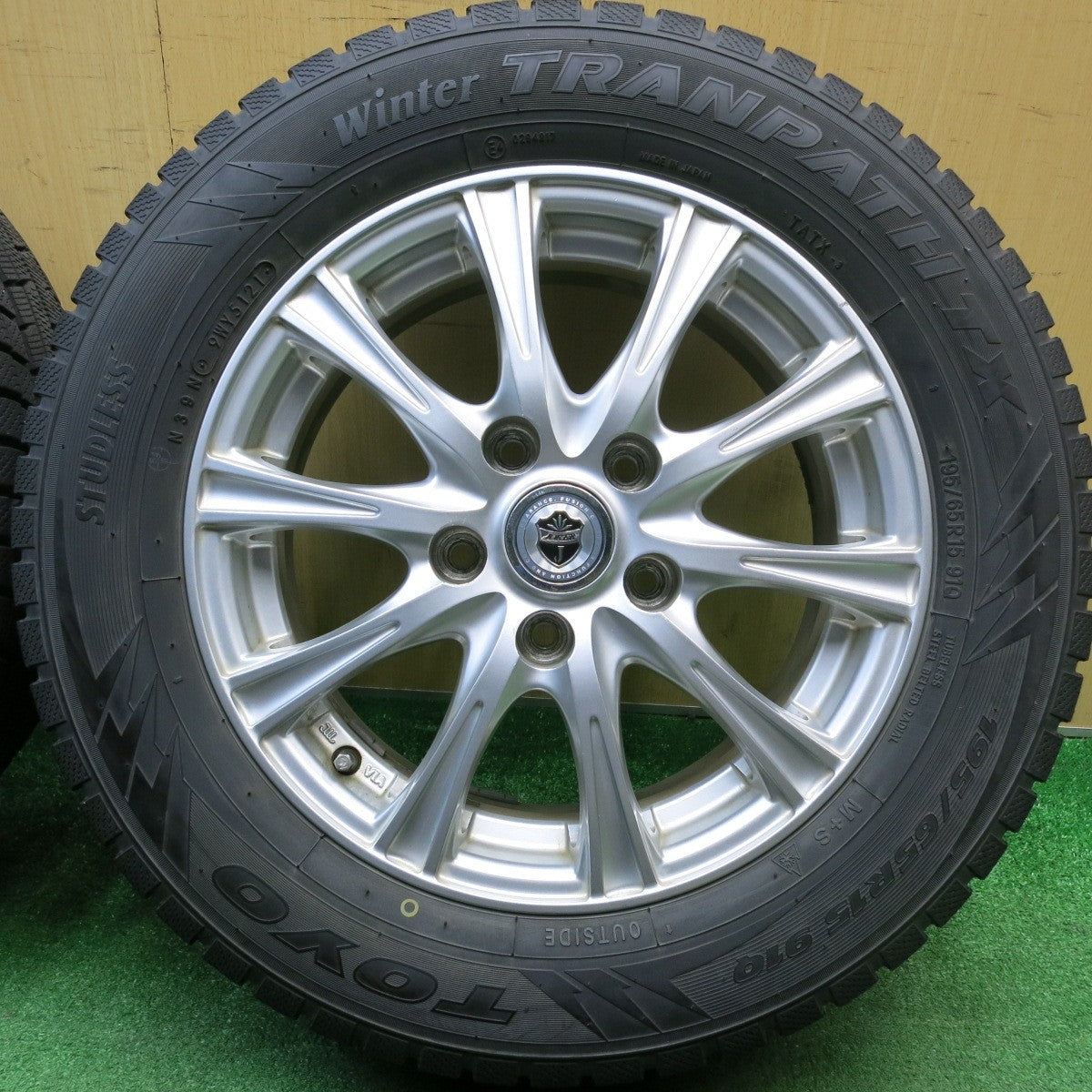 バリ溝！8.5分★スタッドレス 195/65R15 トーヨー ウインター トランパス TX JOKER ジョーカー 15インチ PCD114.3/5H★6011708HAス