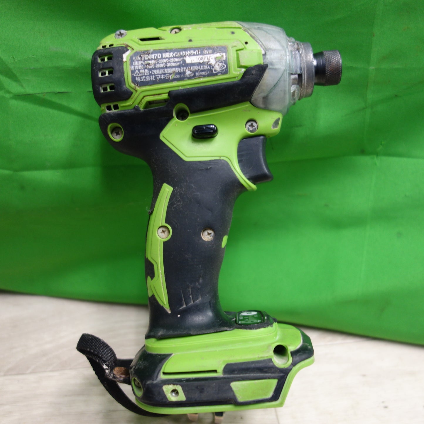 [送料無料] ☆マキタ 18V 充電式 インパクトドライバ TD147D 本体のみ 電動 工具 DIY 大工 道具 ライム色 黄緑☆